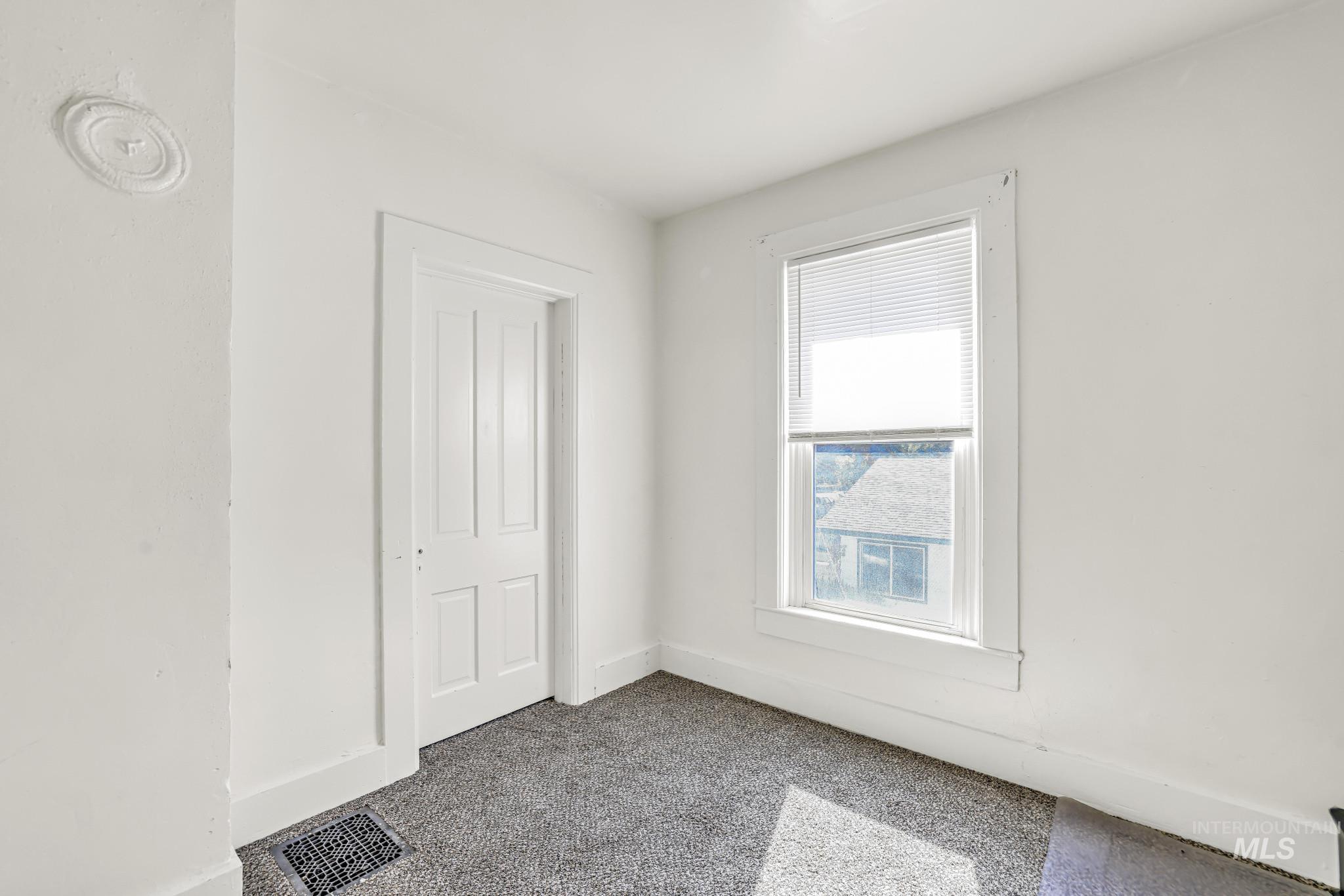 108 E C St Property Photo 13