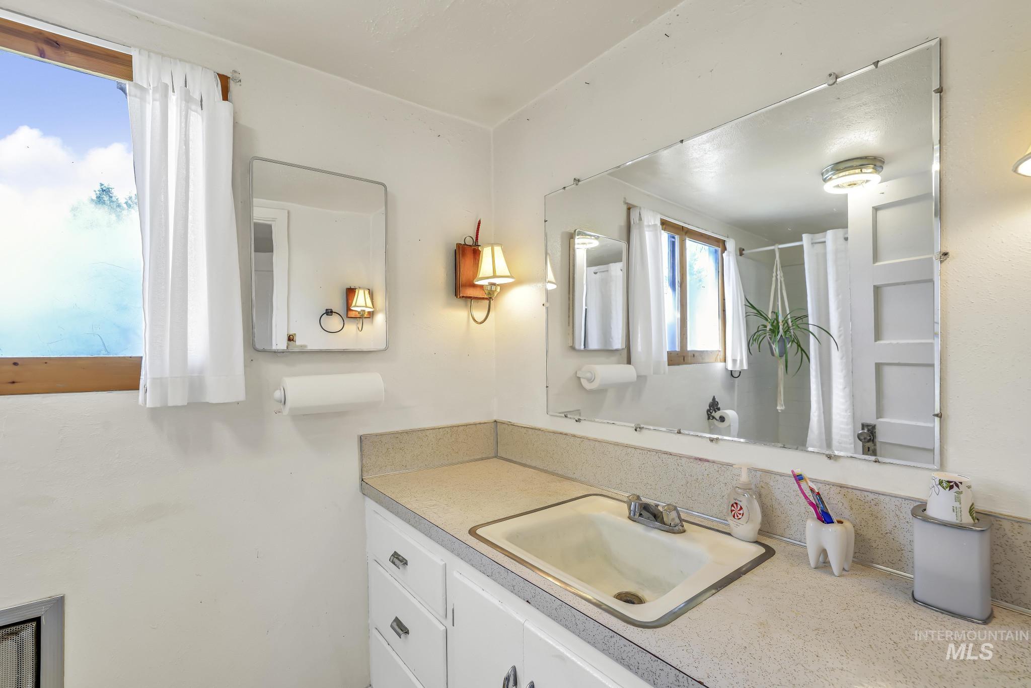 108 E C St Property Photo 19
