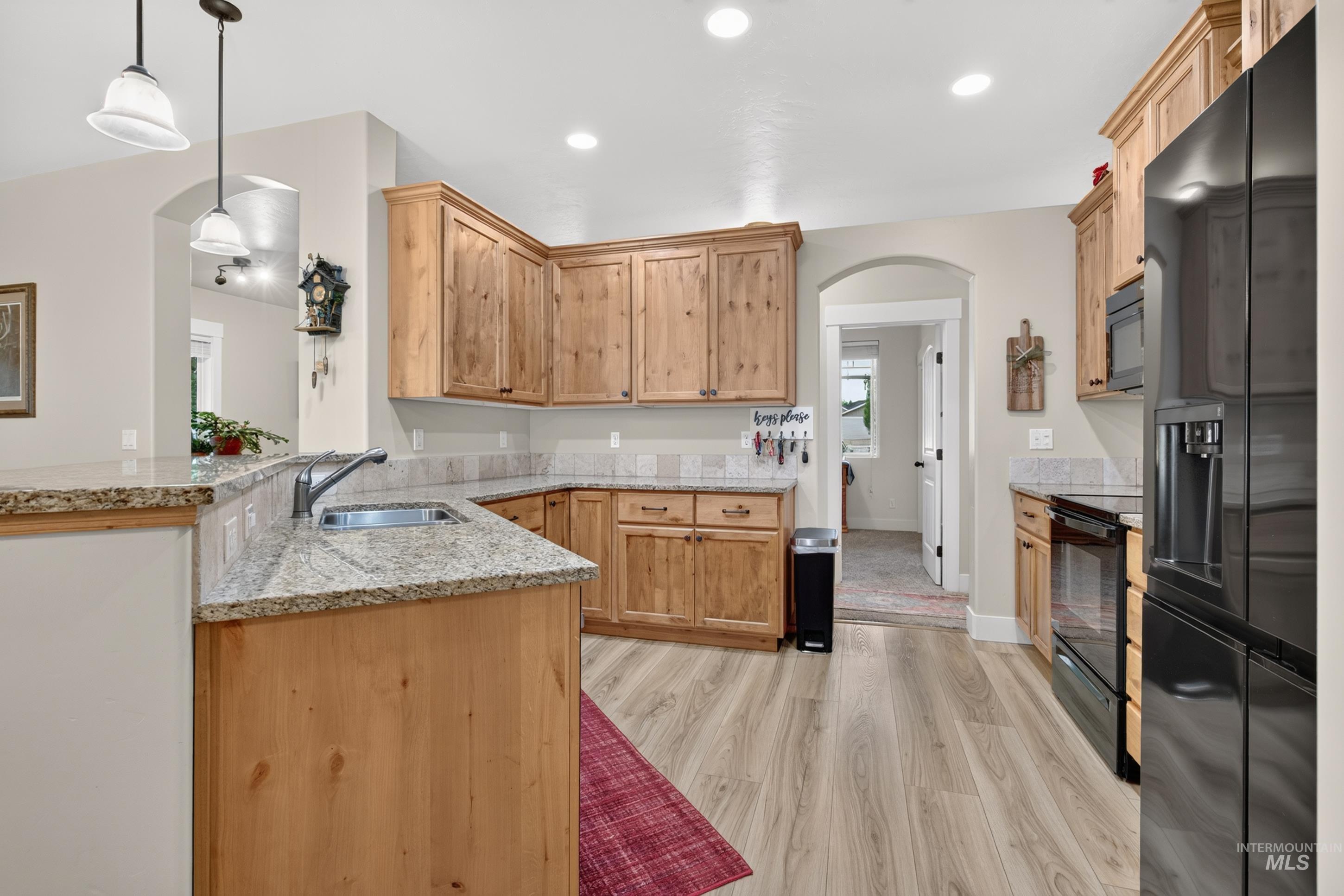 1212 White Horse Ridge Dr Property Photo 8