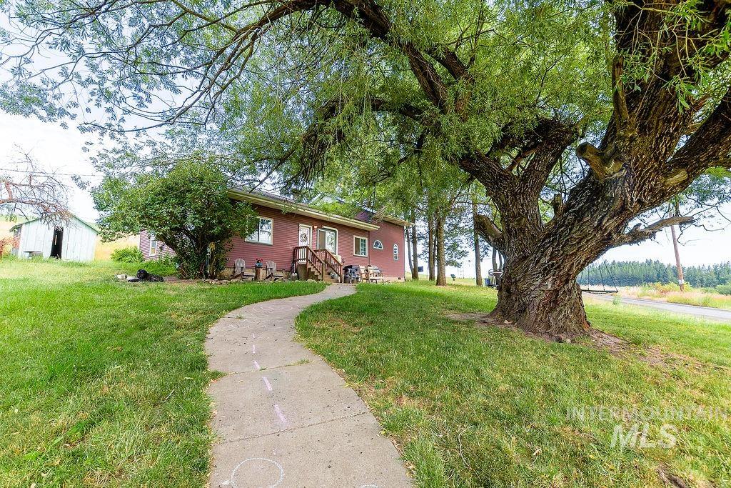 1094 Crumarine Loop Property Photo 1