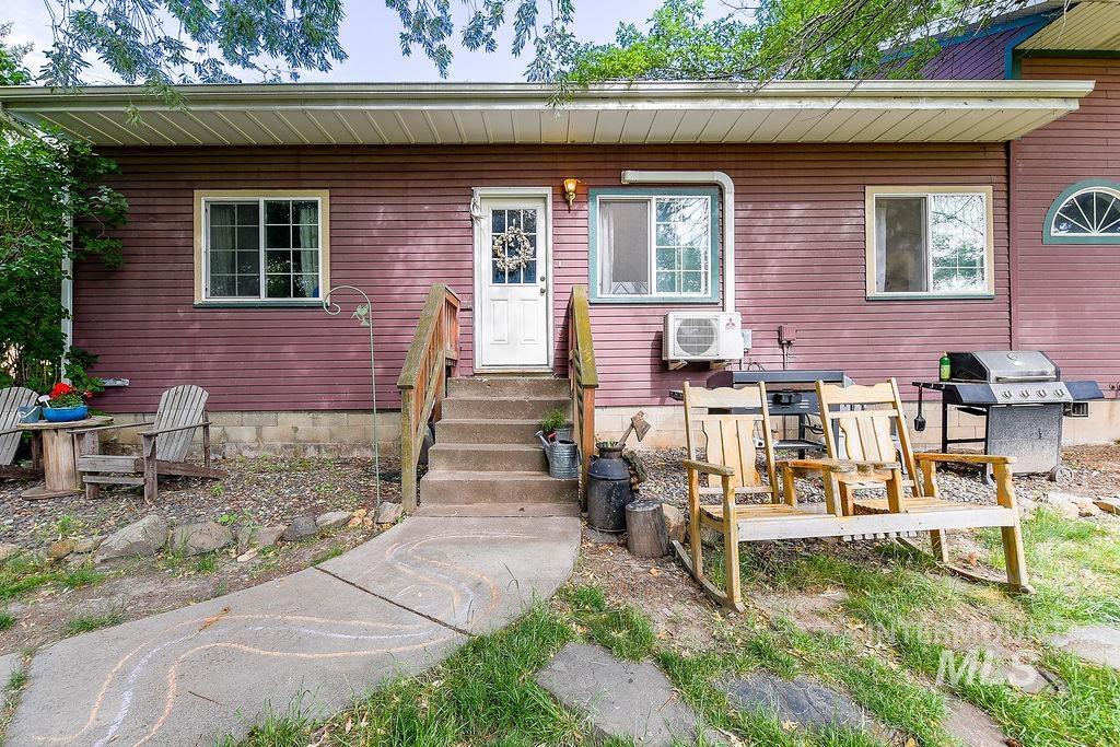 1094 Crumarine Loop Property Photo 5