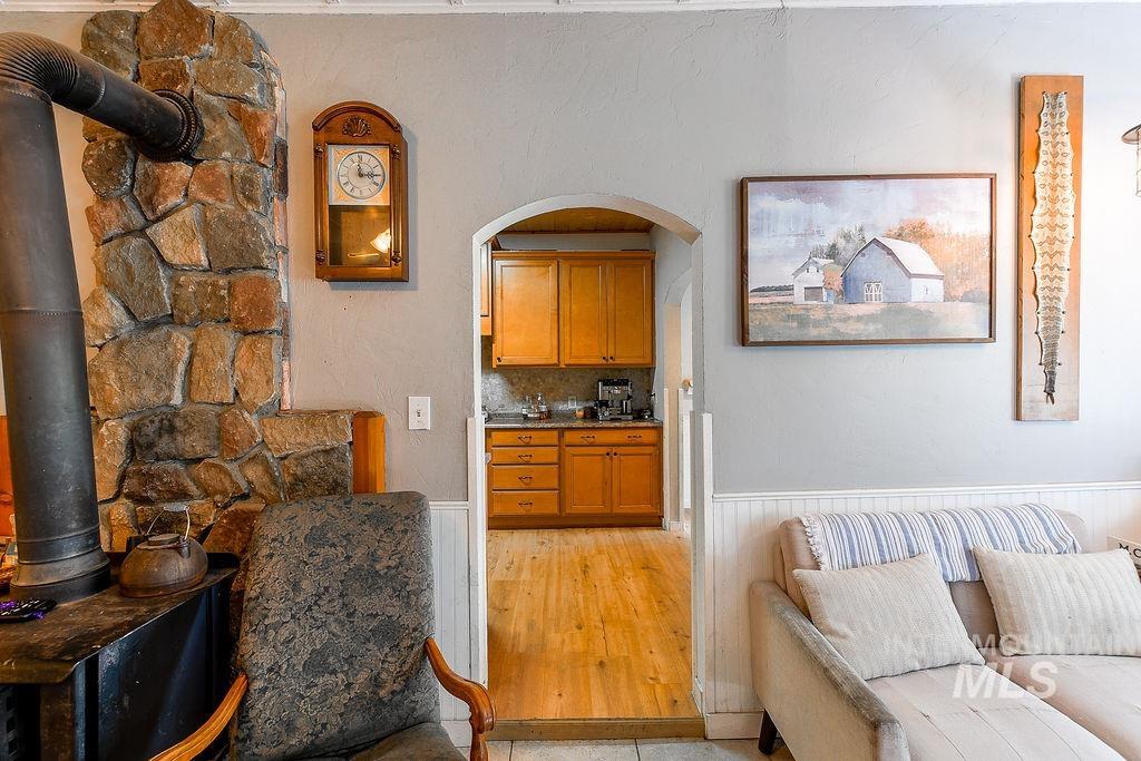 1094 Crumarine Loop Property Photo 10
