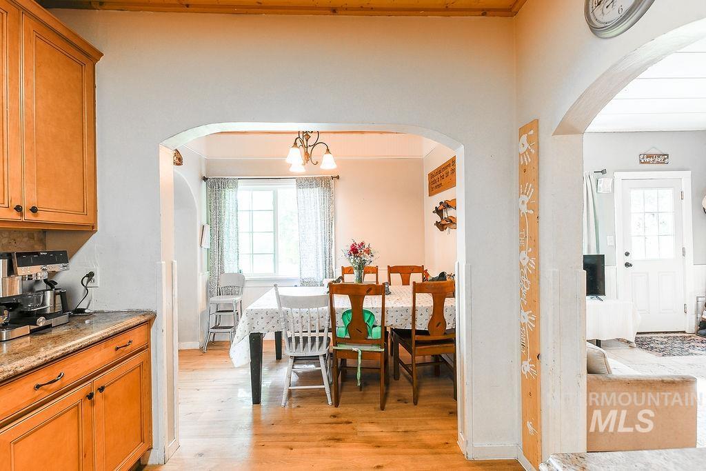 1094 Crumarine Loop Property Photo 17