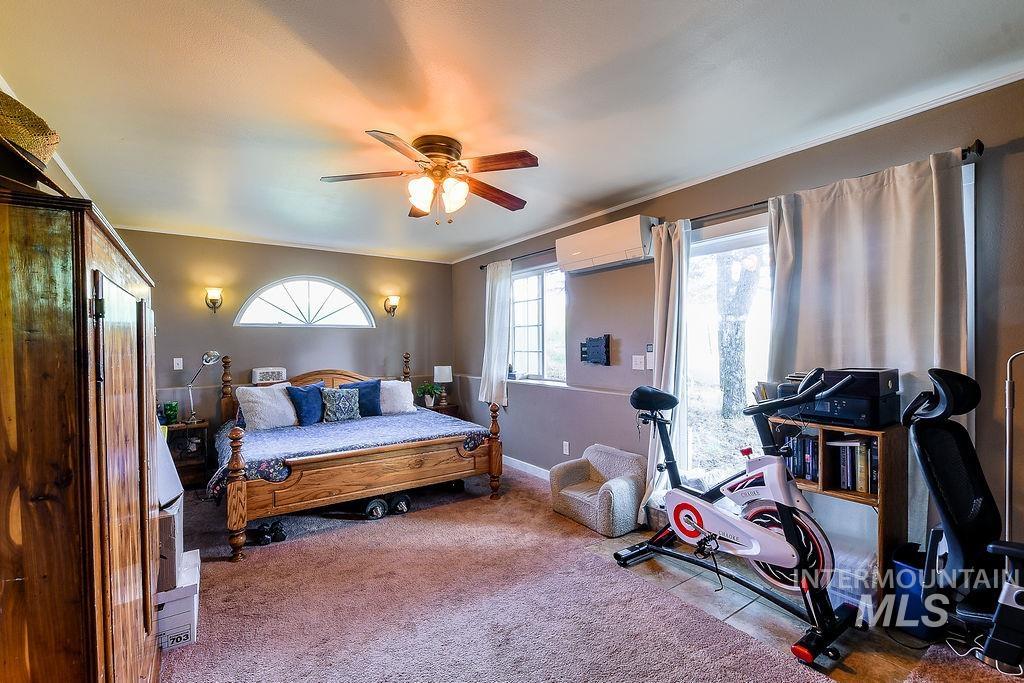 1094 Crumarine Loop Property Photo 22