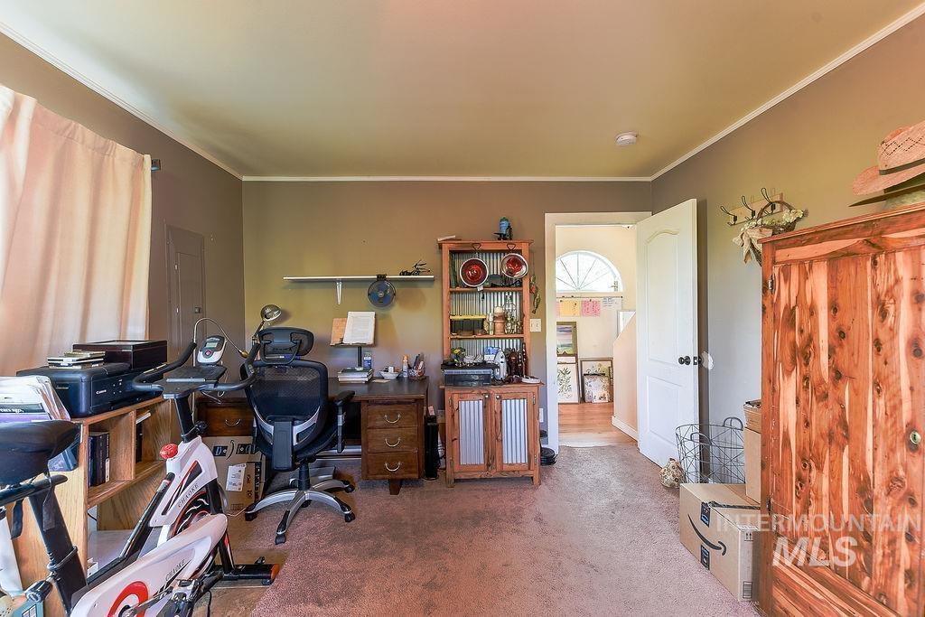 1094 Crumarine Loop Property Photo 23