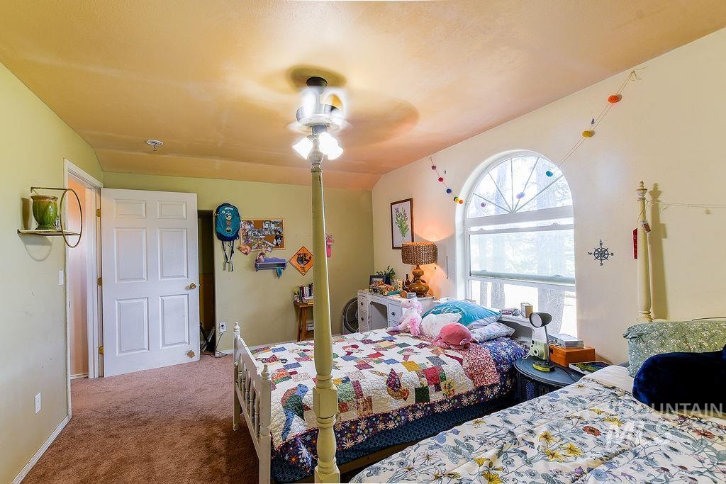 1094 Crumarine Loop Property Photo 25