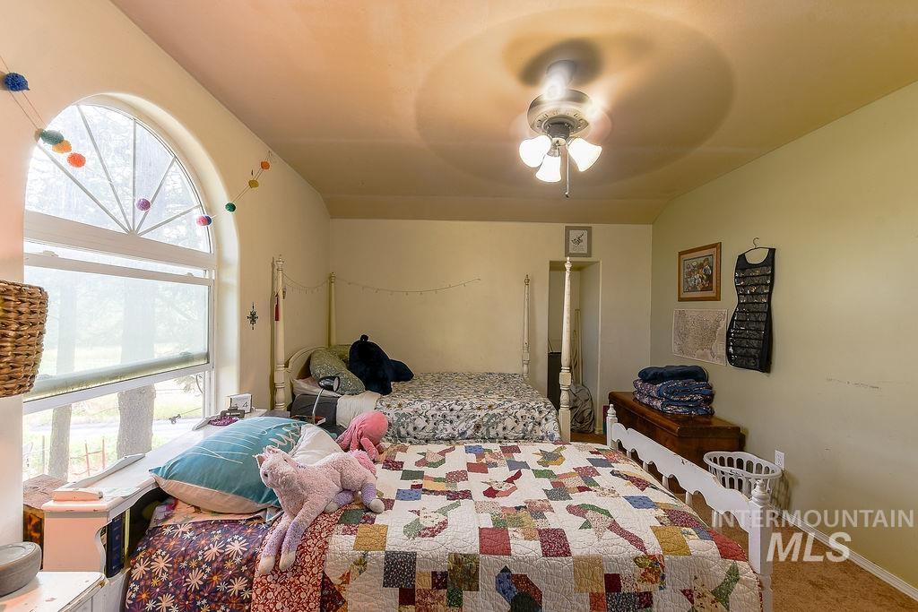 1094 Crumarine Loop Property Photo 26