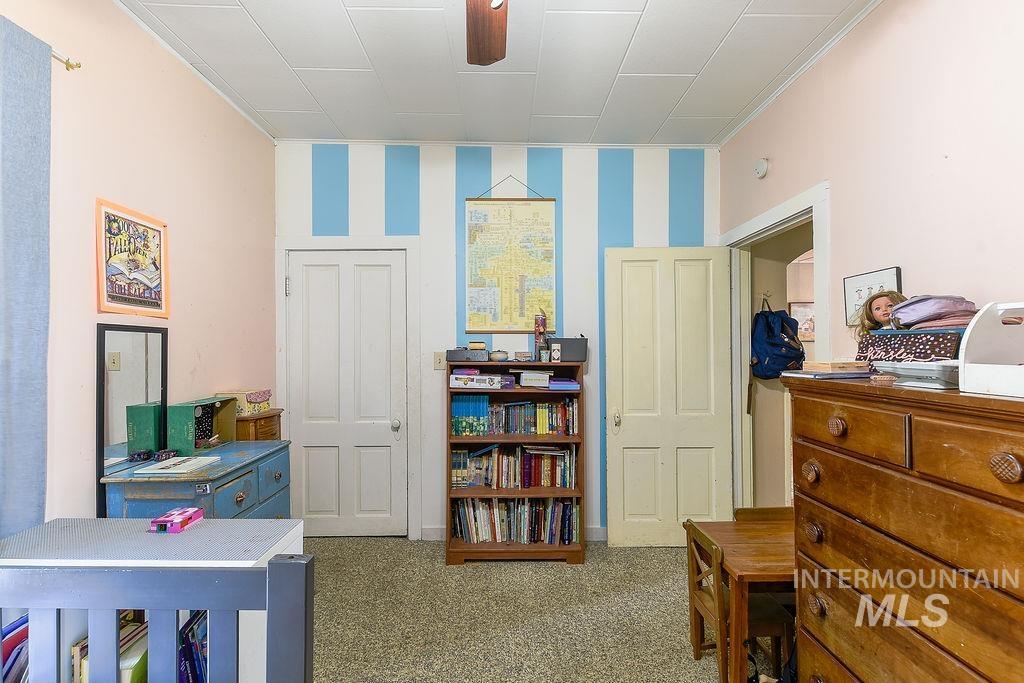 1094 Crumarine Loop Property Photo 27