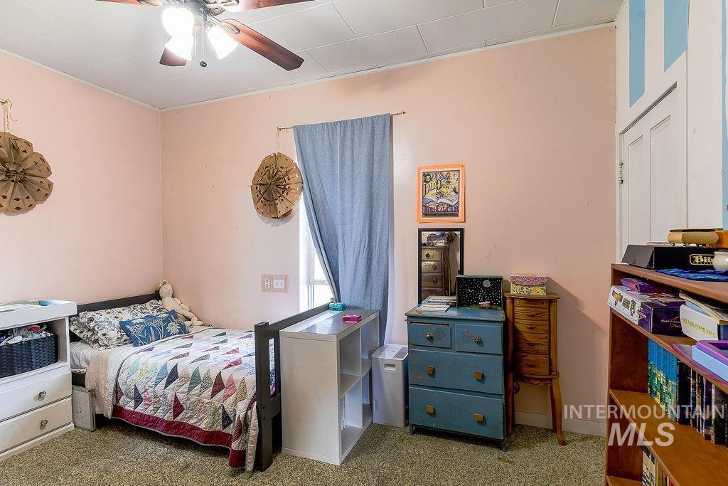 1094 Crumarine Loop Property Photo 29