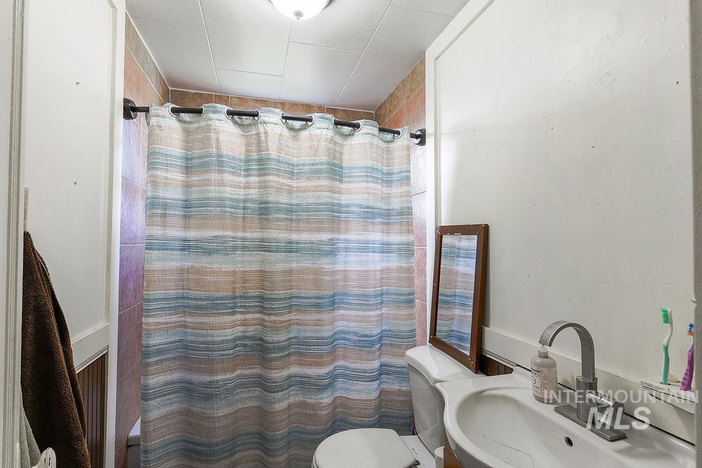 1094 Crumarine Loop Property Photo 30
