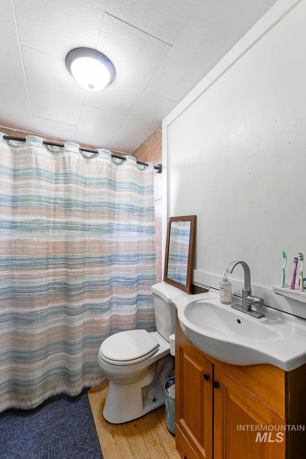 1094 Crumarine Loop Property Photo 31