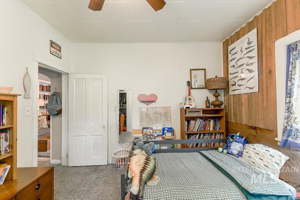 1094 Crumarine Loop Property Photo 33
