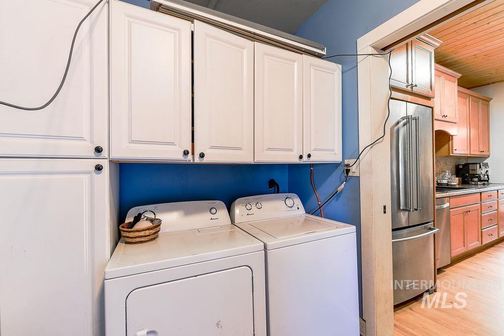 1094 Crumarine Loop Property Photo 34