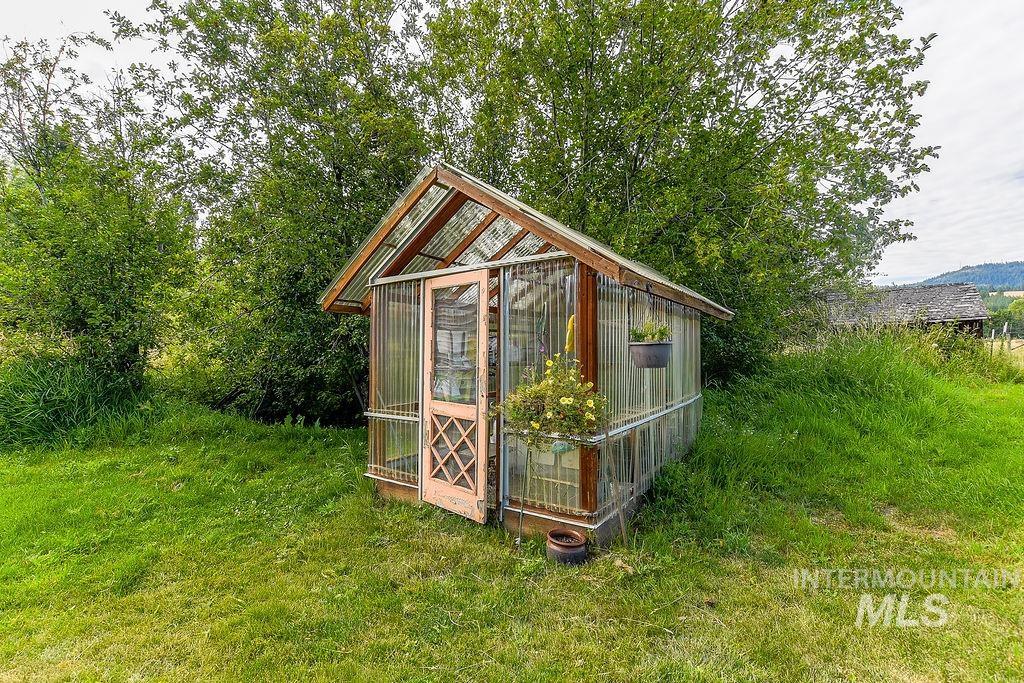 1094 Crumarine Loop Property Photo 40
