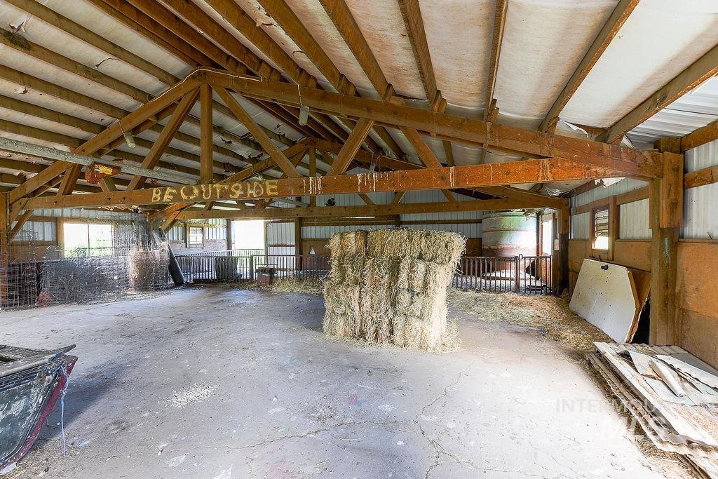 1094 Crumarine Loop Property Photo 44