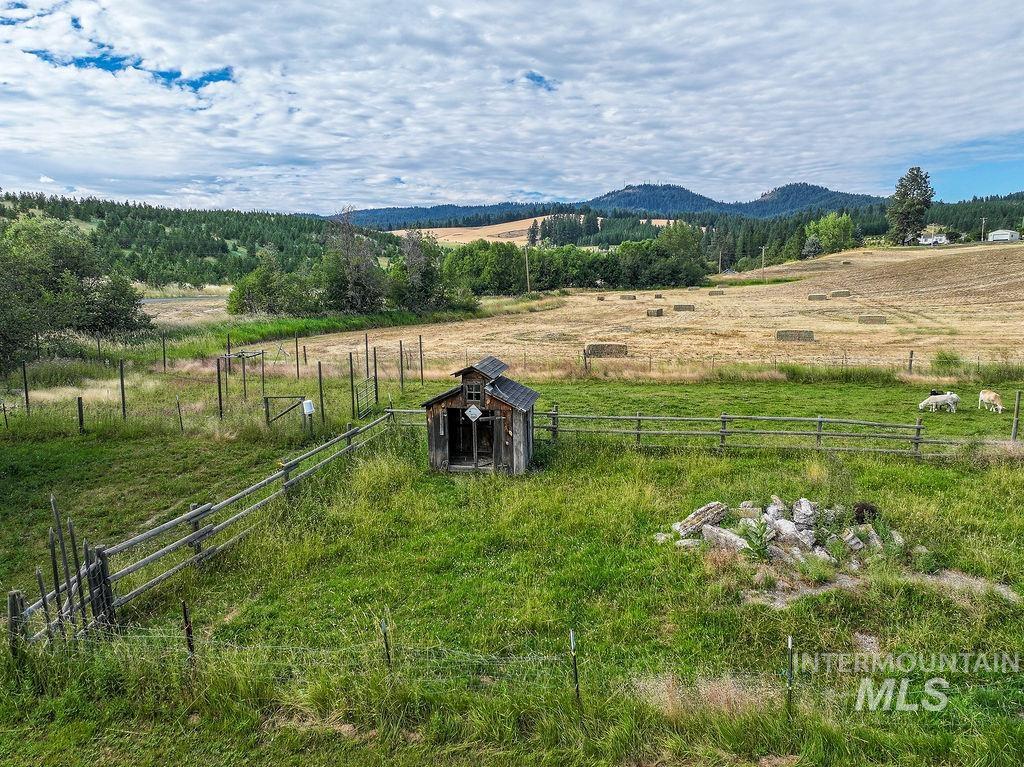 1094 Crumarine Loop Property Photo 46