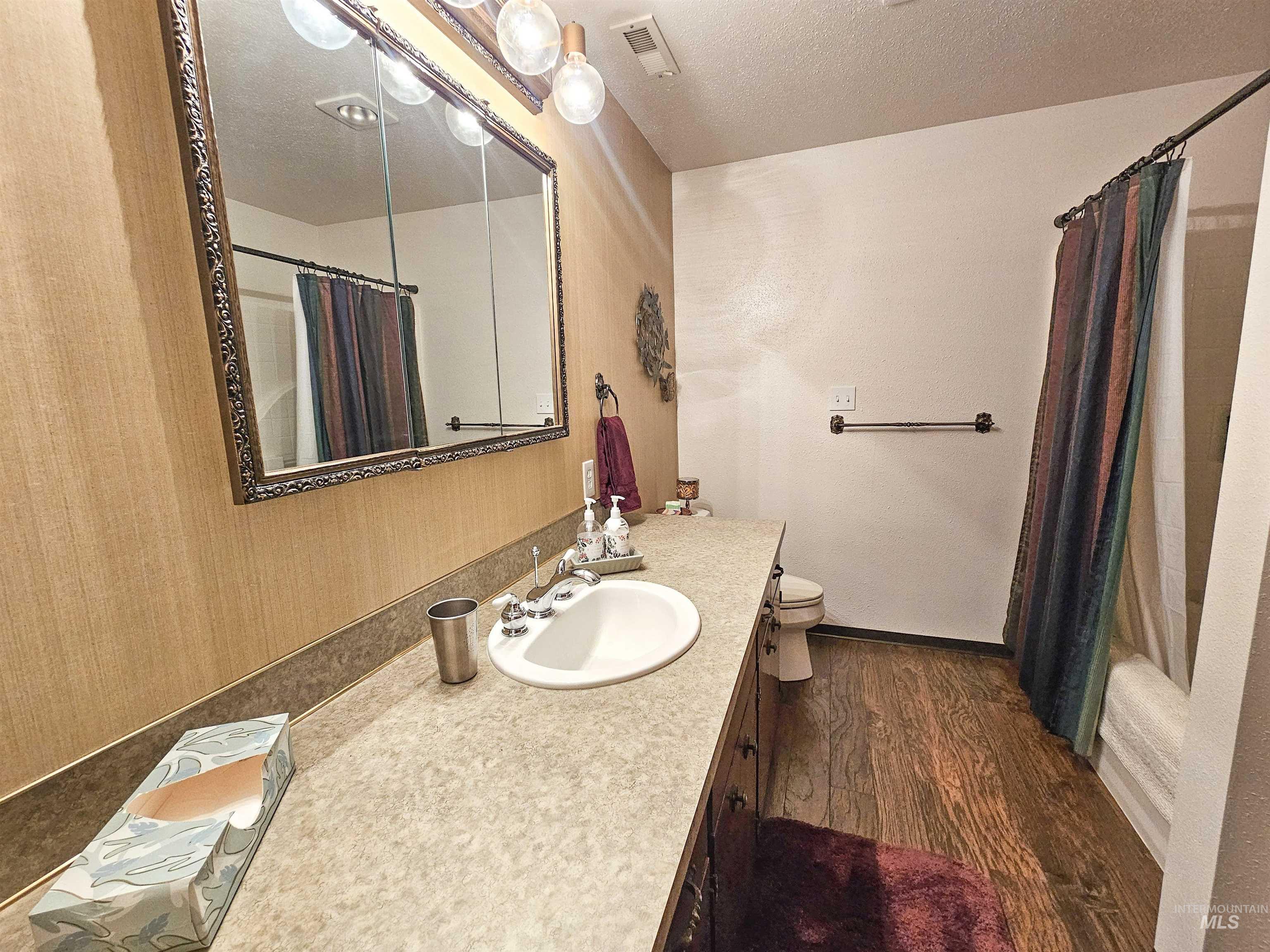 2950 24th St Property Photo 17