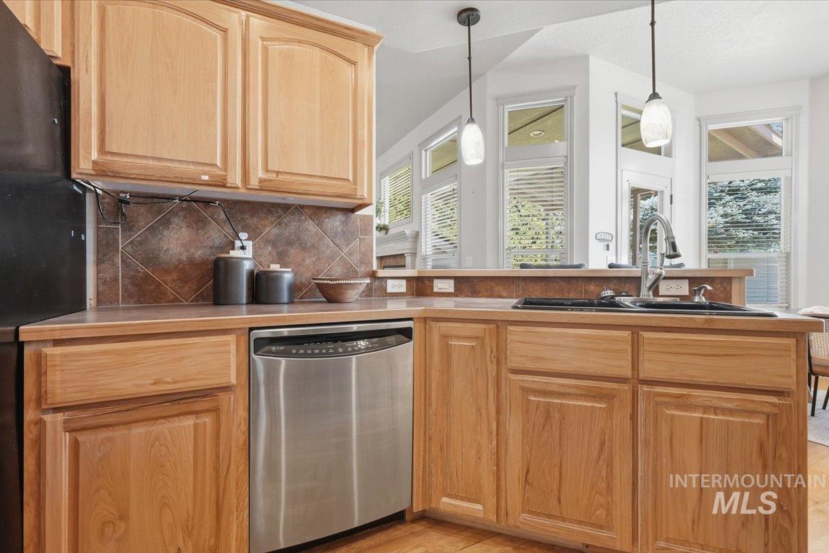 2208 W Kelly Creek Dr Property Photo 8