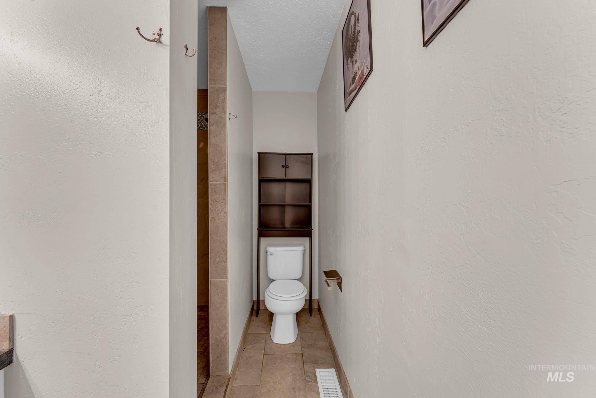 850 Rosewood Dr. Property Photo 29