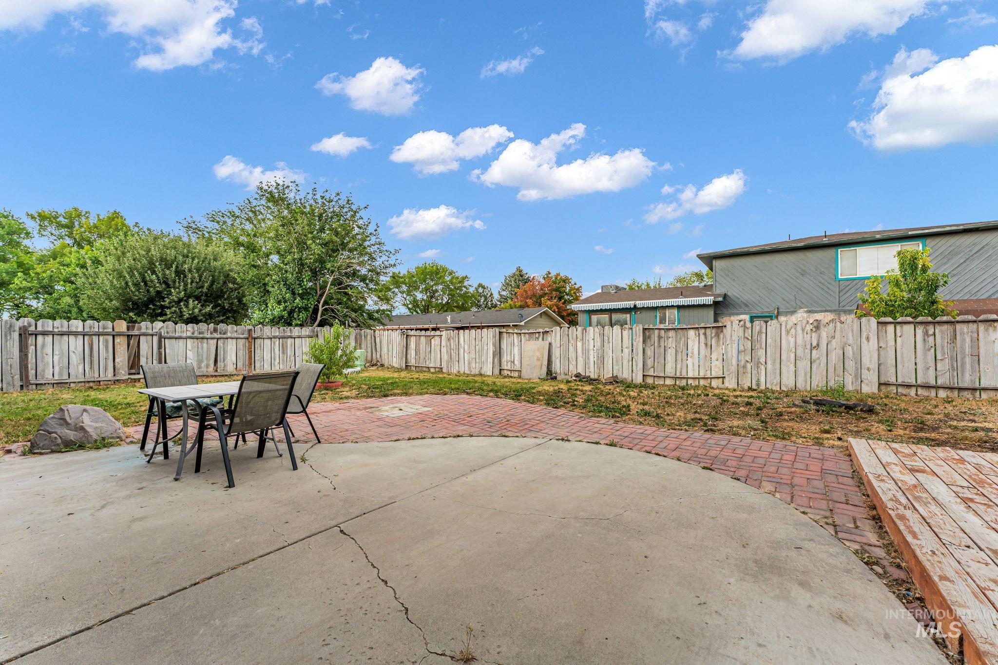 850 Rosewood Dr. Property Photo 39
