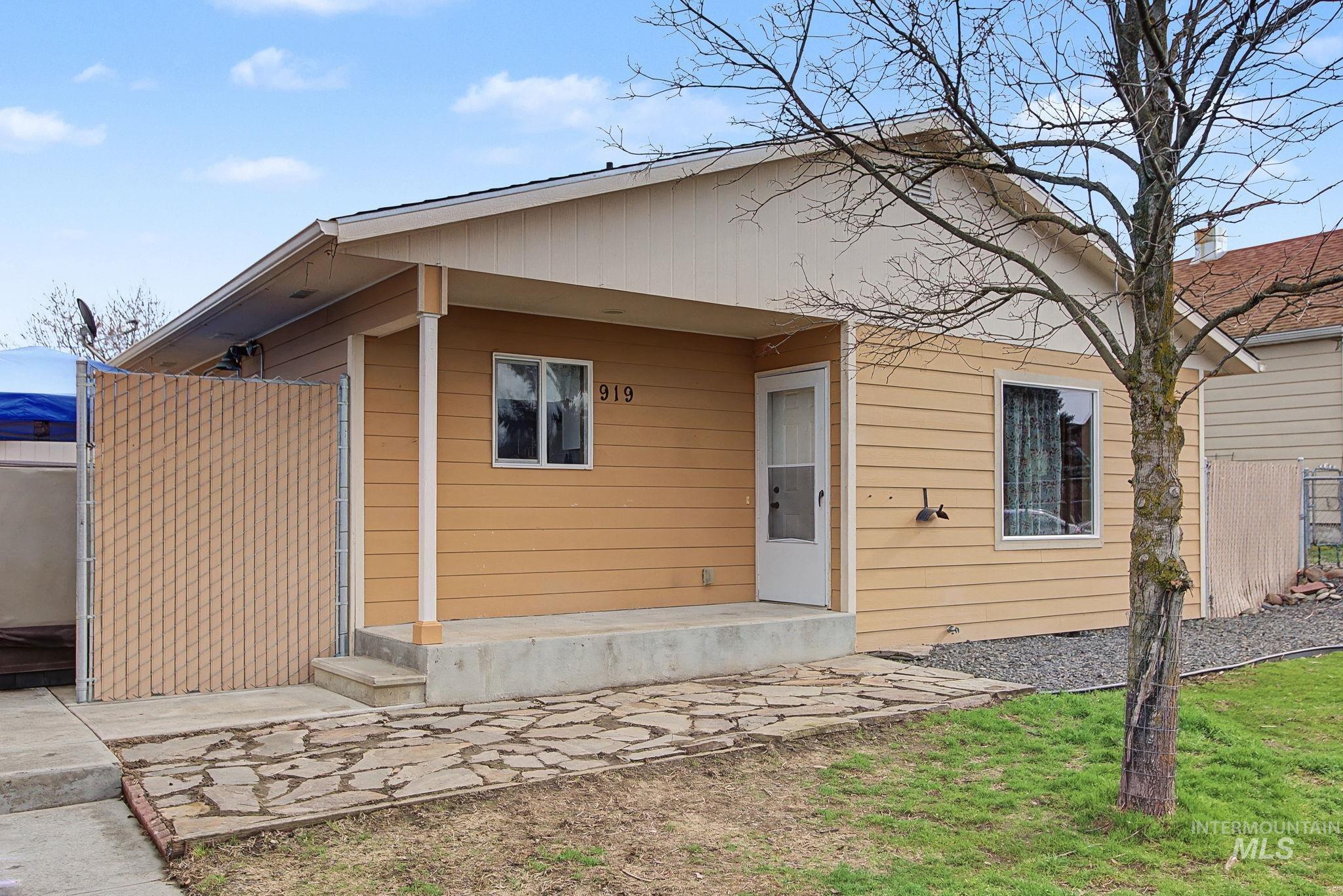 919 9th Street Property Photo 1