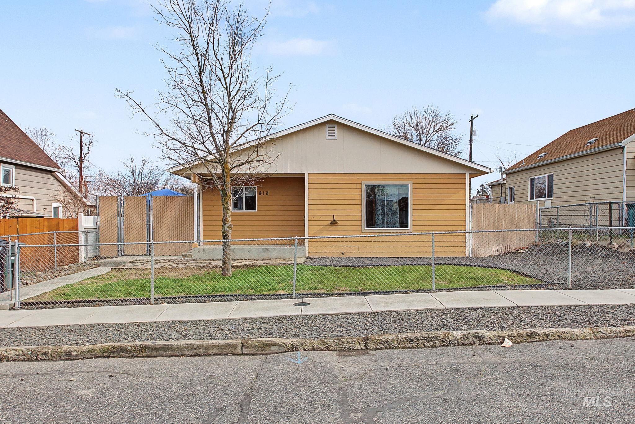 919 9th Street Property Photo 2