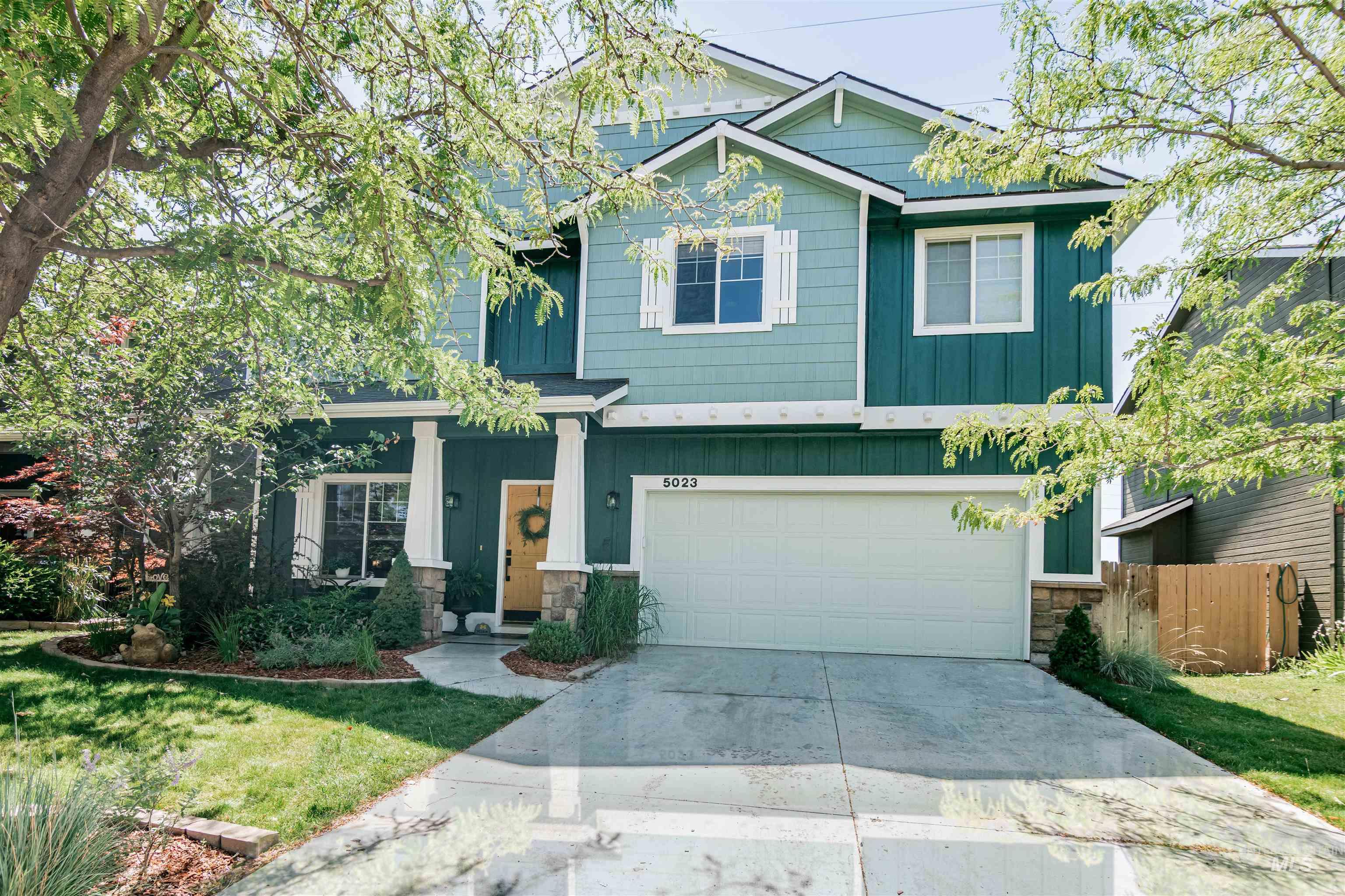 5023 E Geranium Property Photo 1