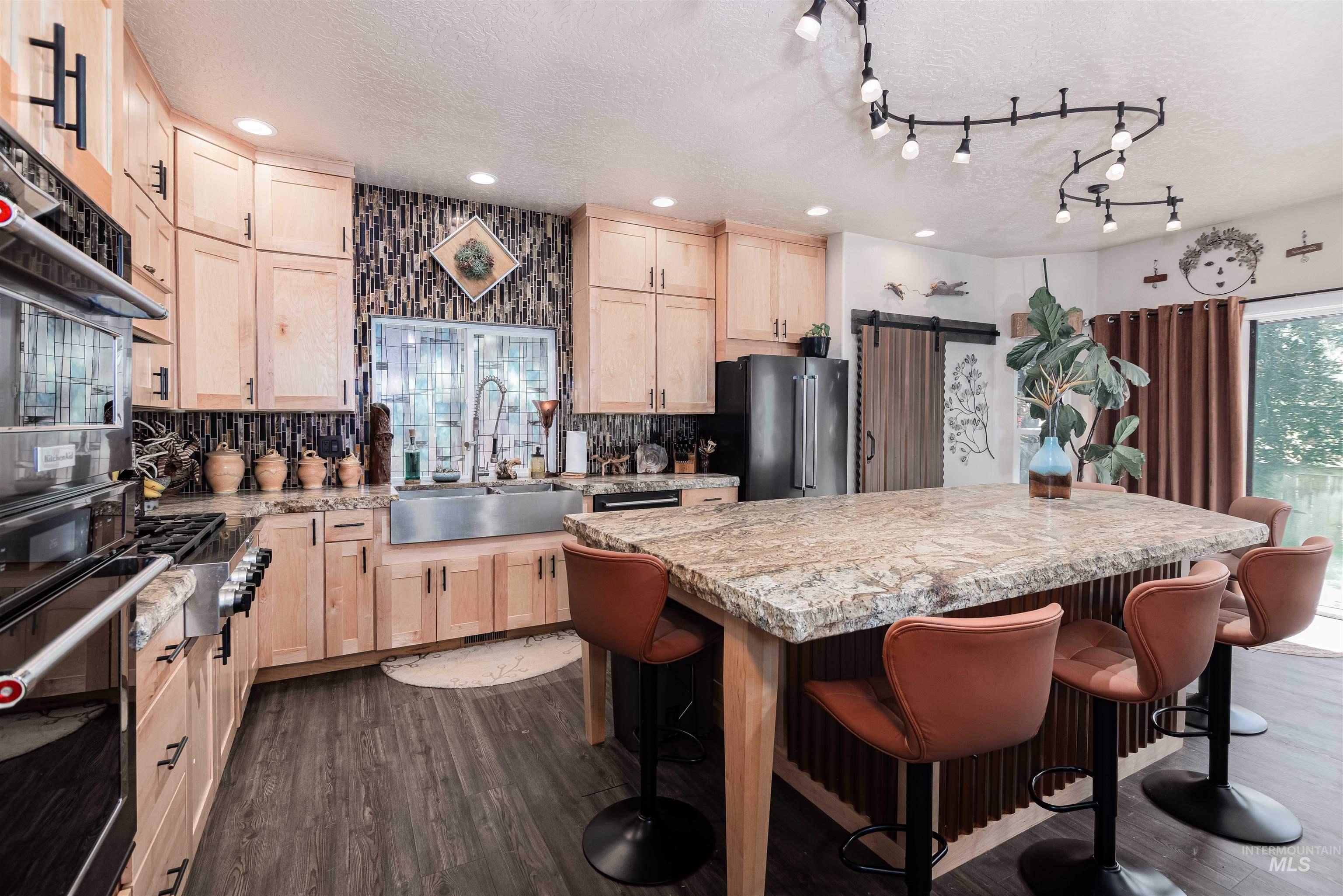 5023 E Geranium Property Photo 8