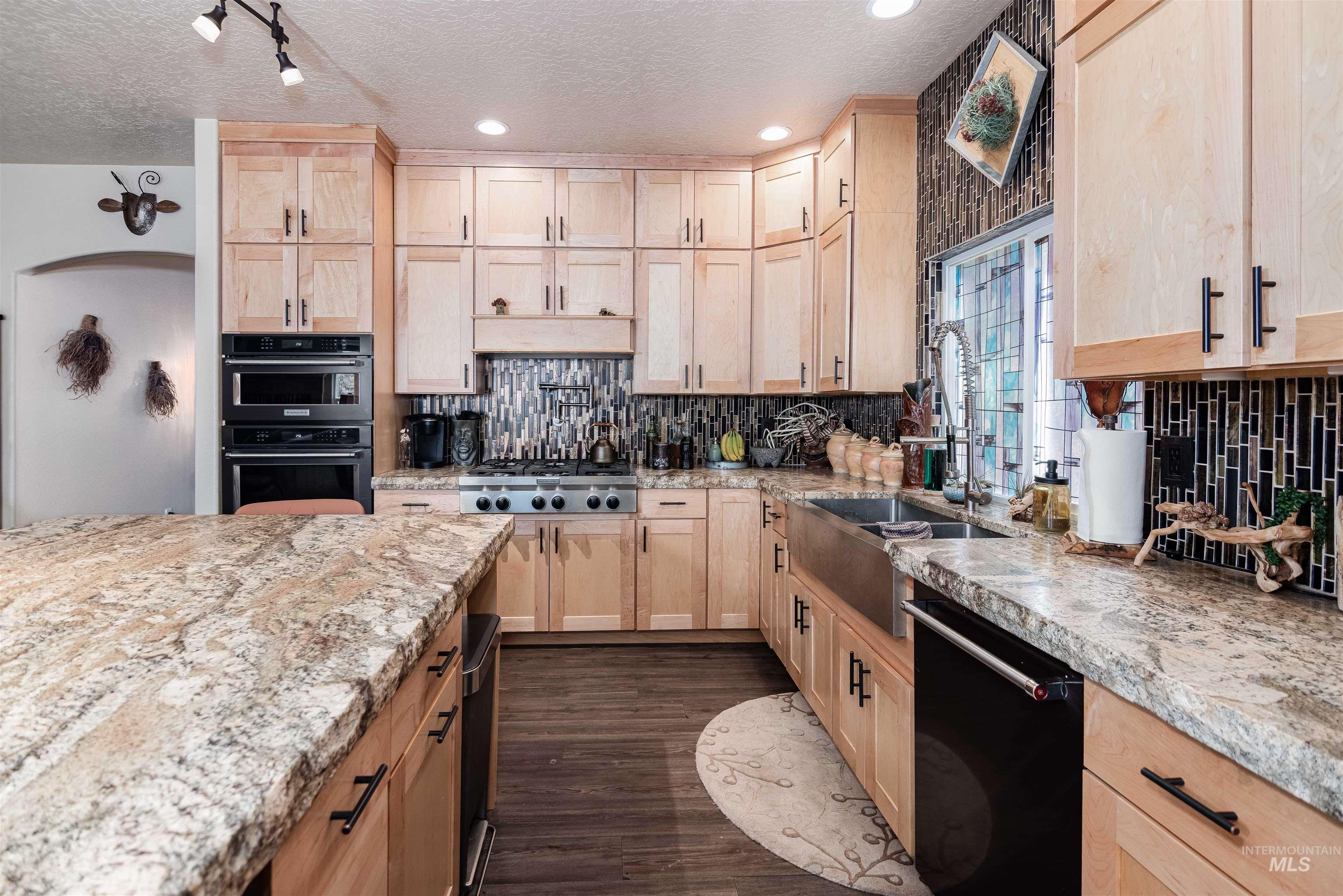 5023 E Geranium Property Photo 9