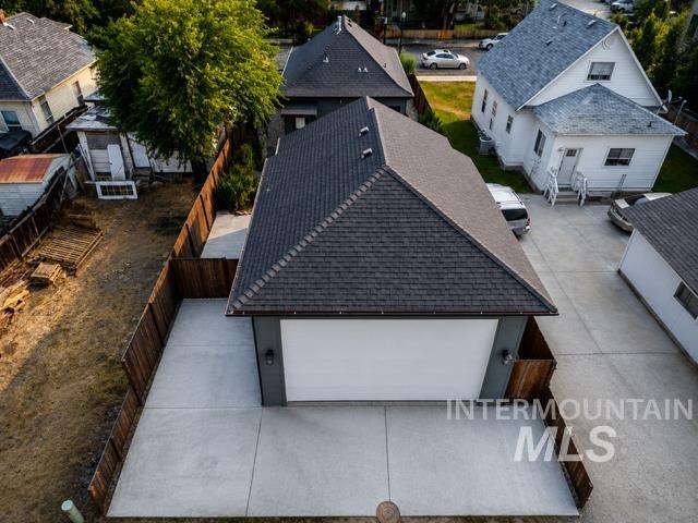 1123 W Lee Property Photo 4
