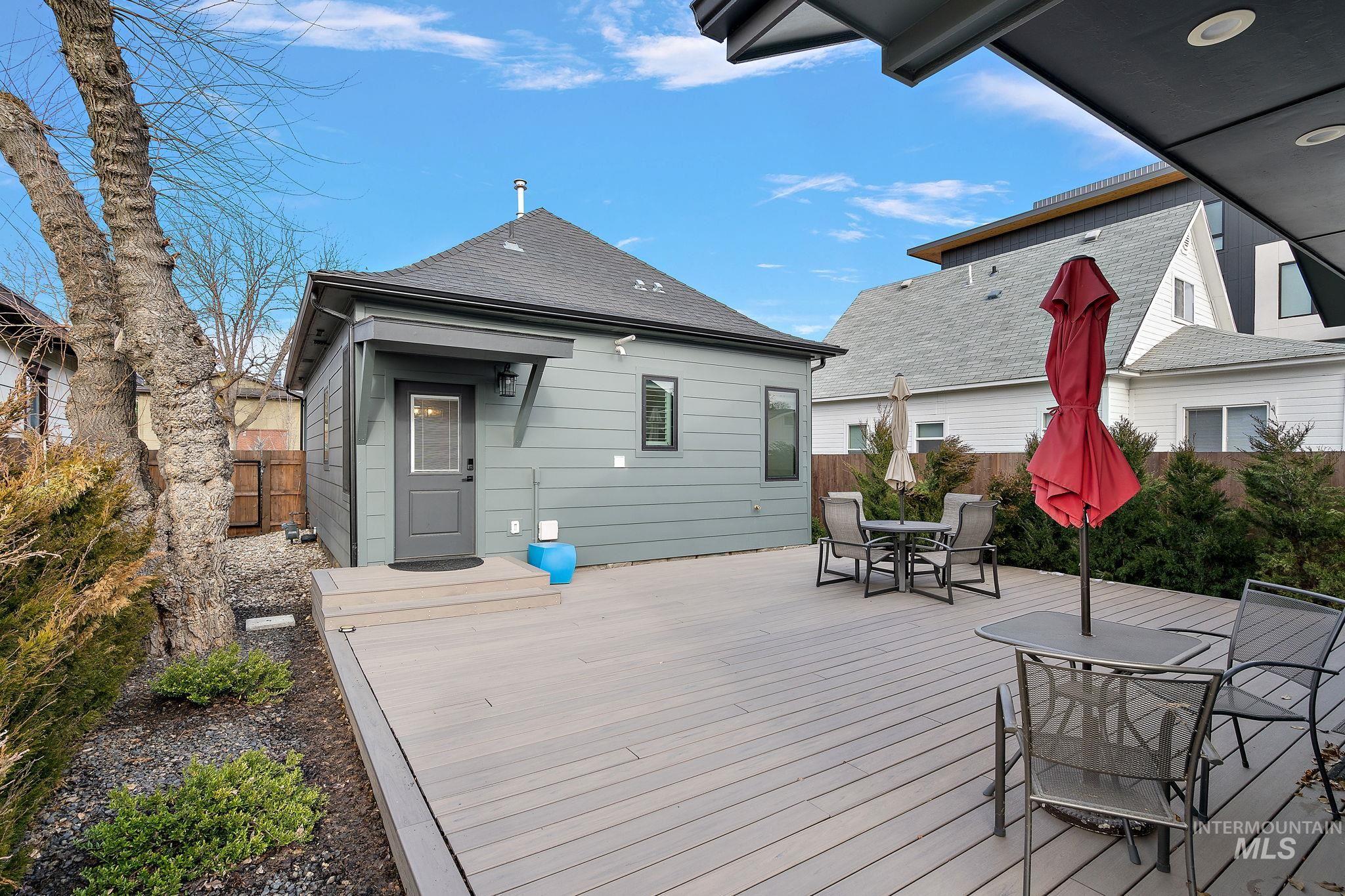 1123 W Lee Property Photo 27