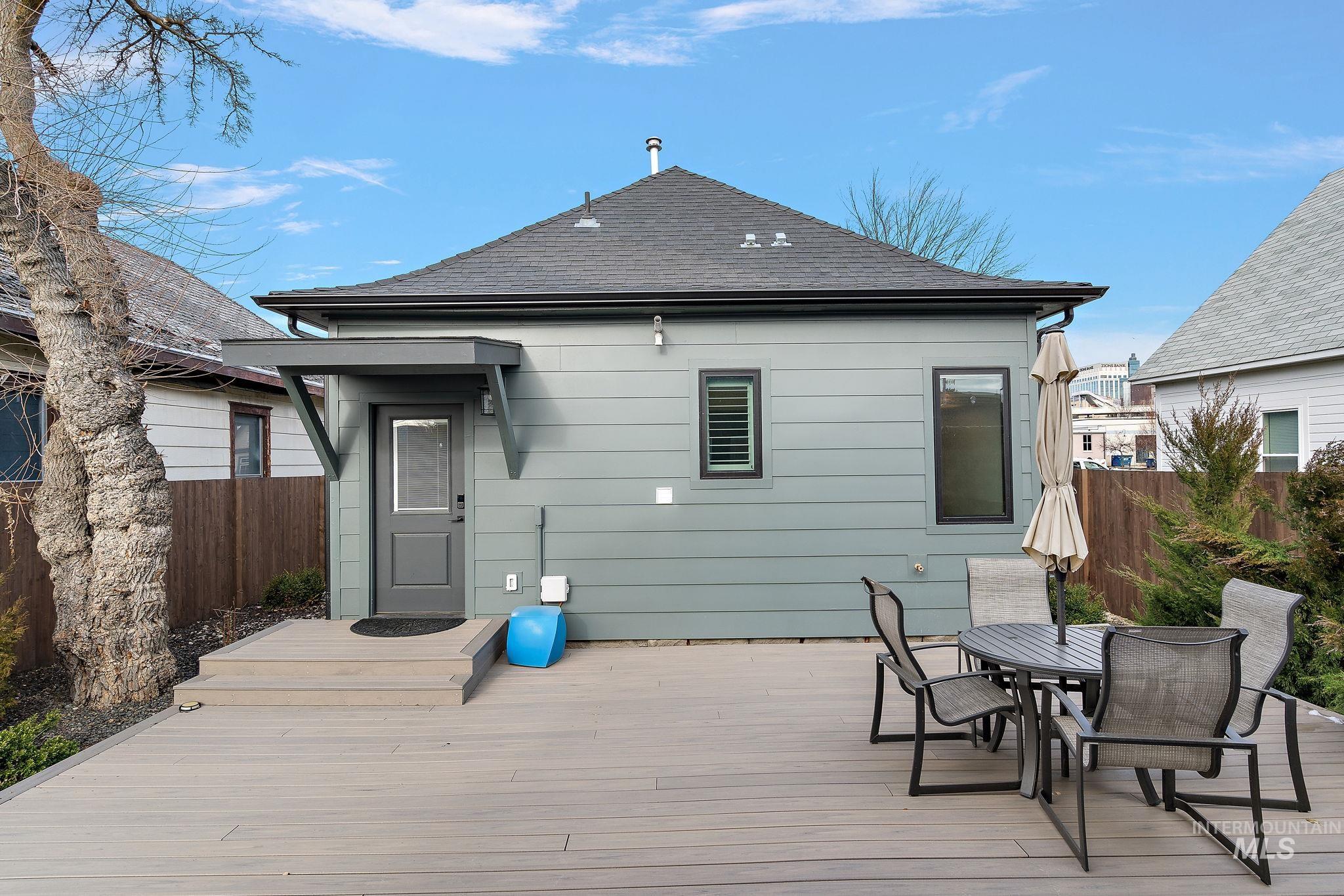 1123 W Lee Property Photo 28