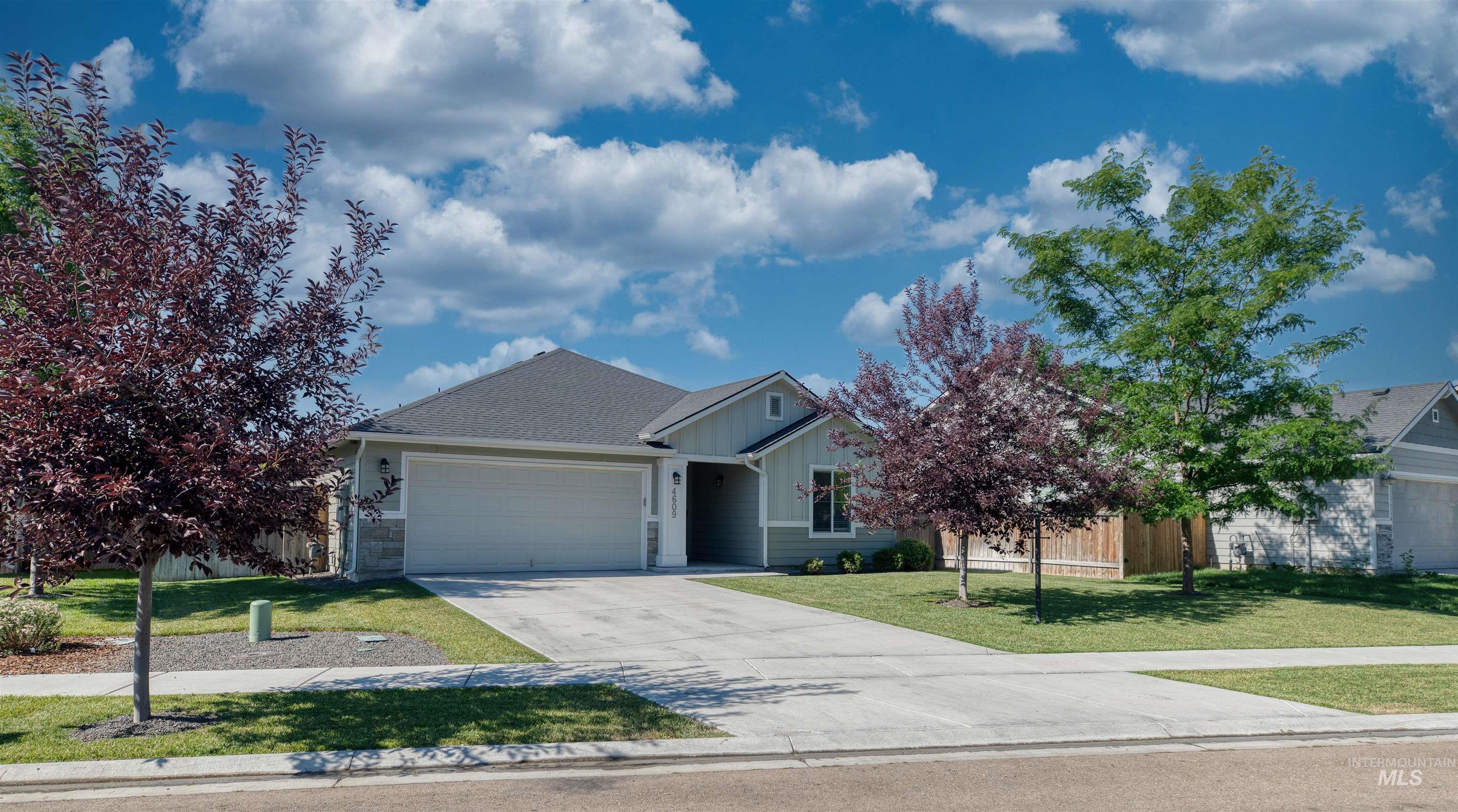4609 E Middle Fork Way Property Photo 2