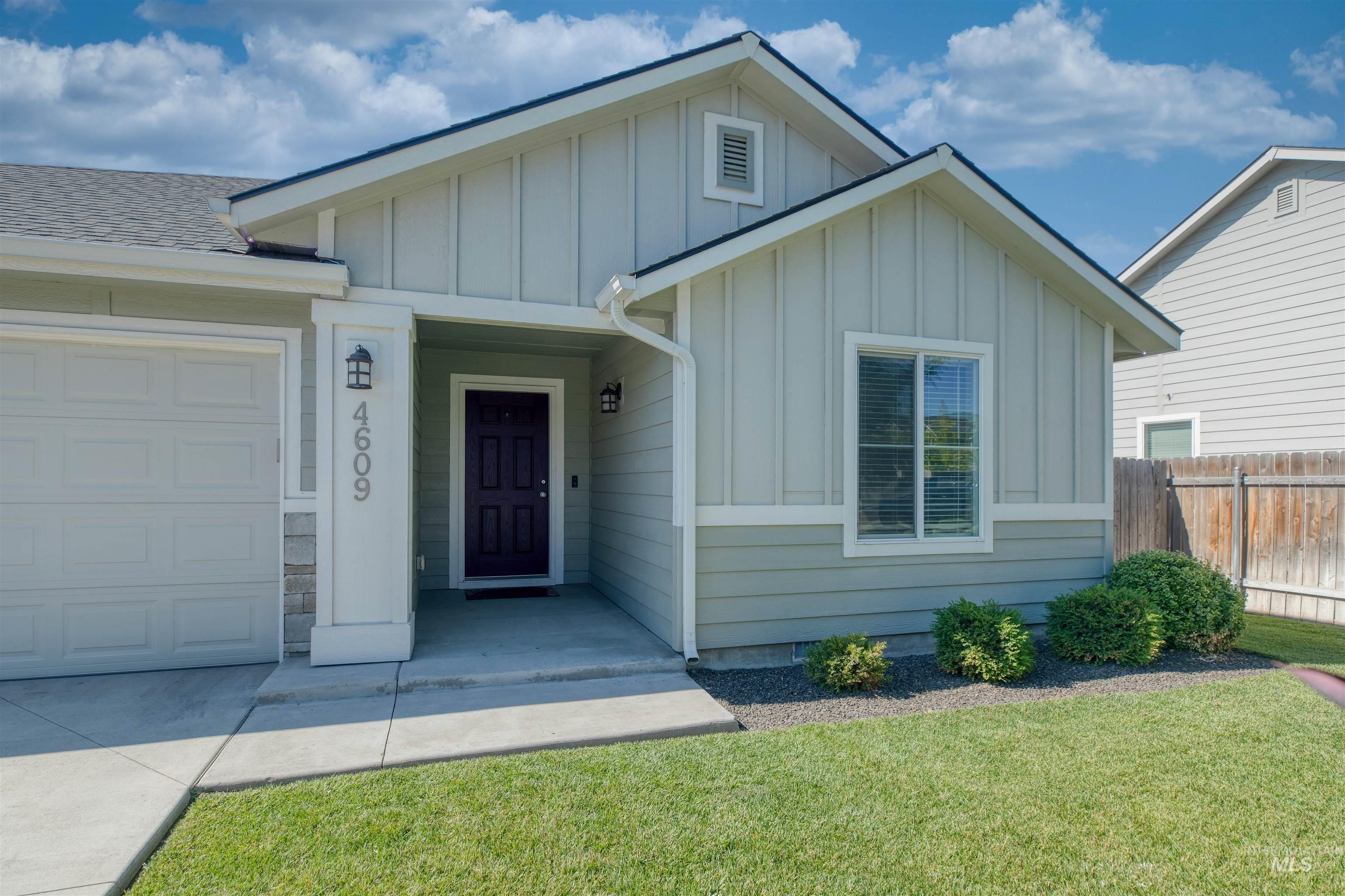 4609 E Middle Fork Way Property Photo 3
