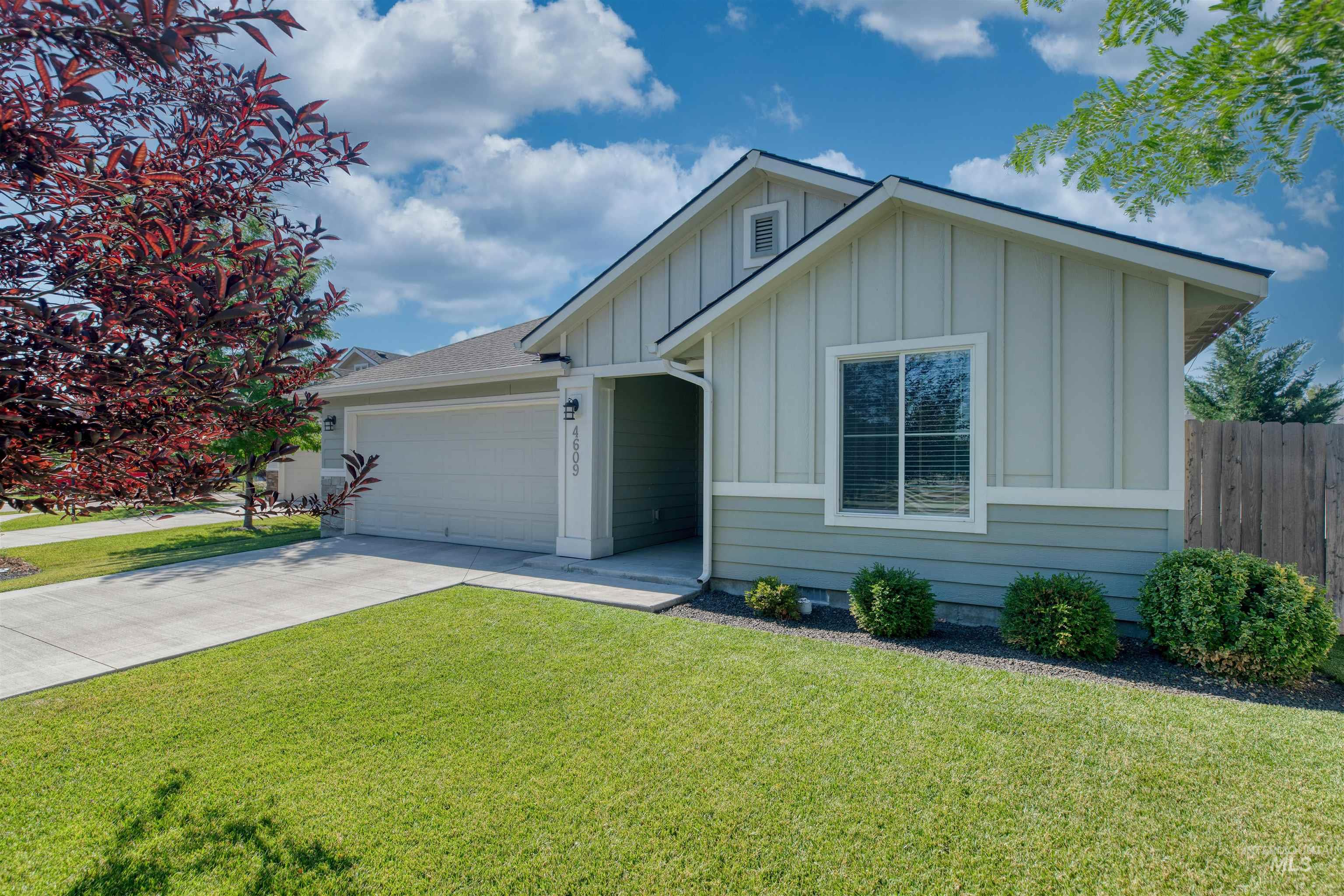 4609 E Middle Fork Way Property Photo 4
