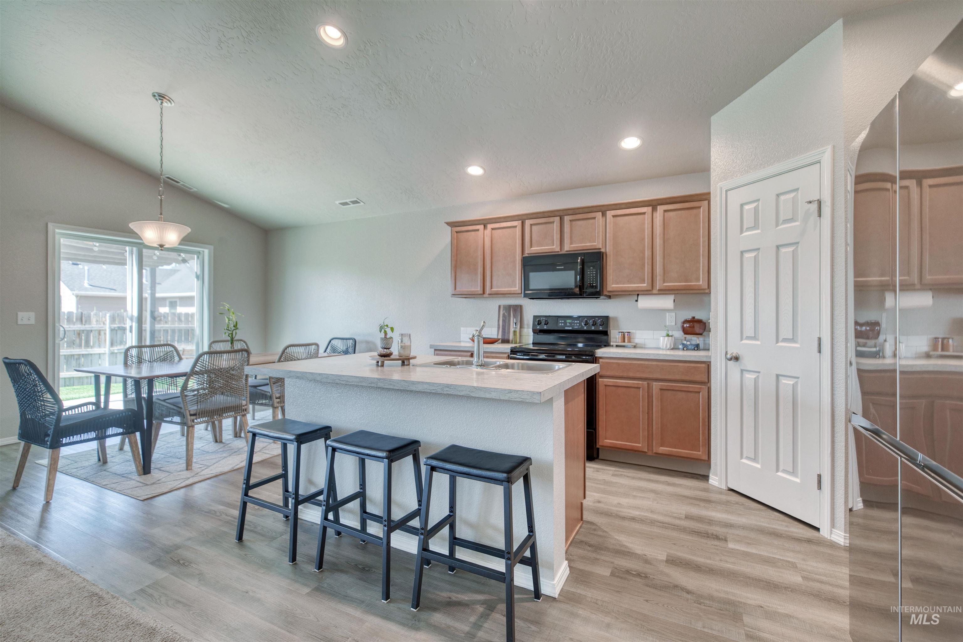 4609 E Middle Fork Way Property Photo 5