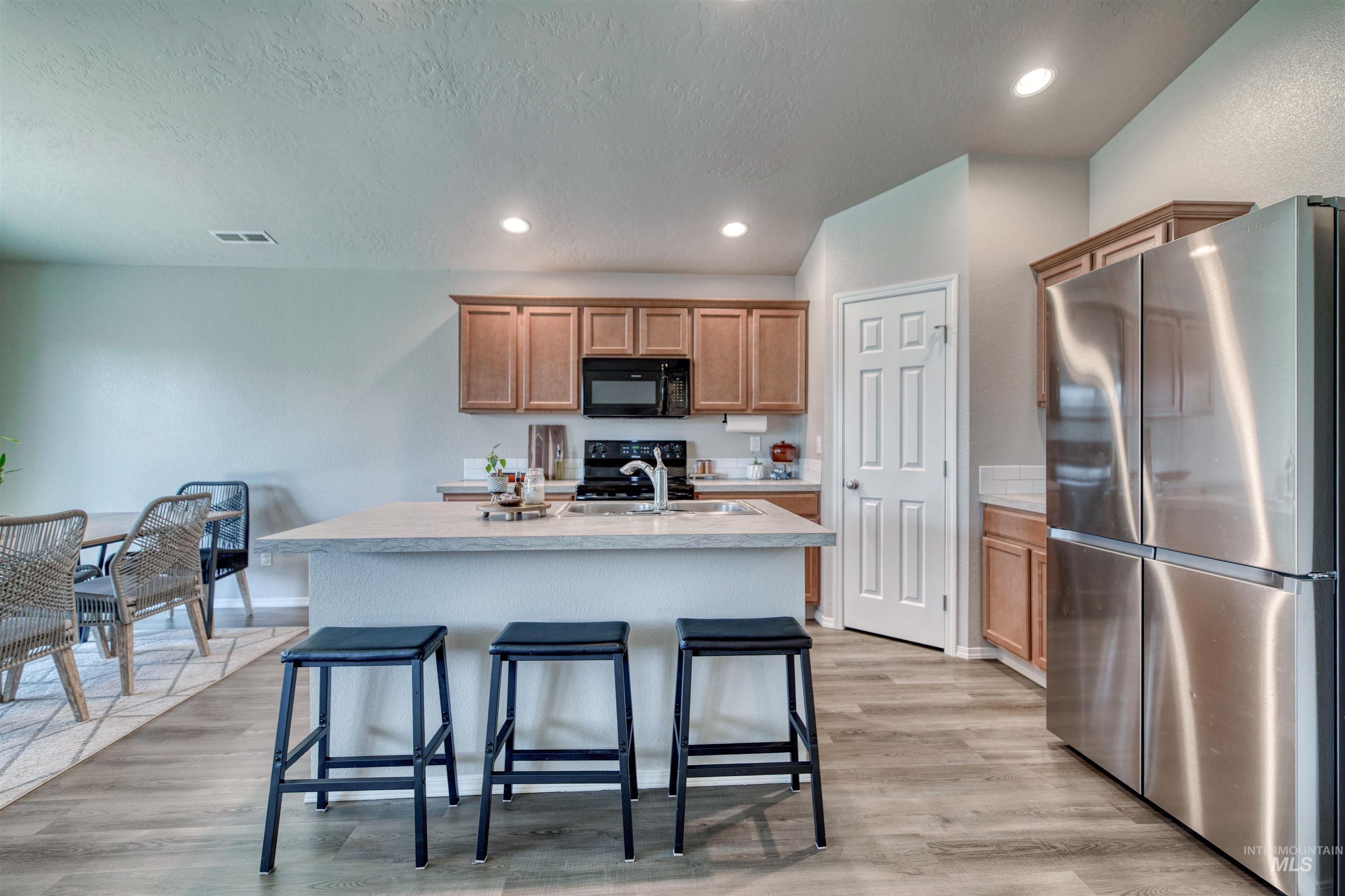 4609 E Middle Fork Way Property Photo 6