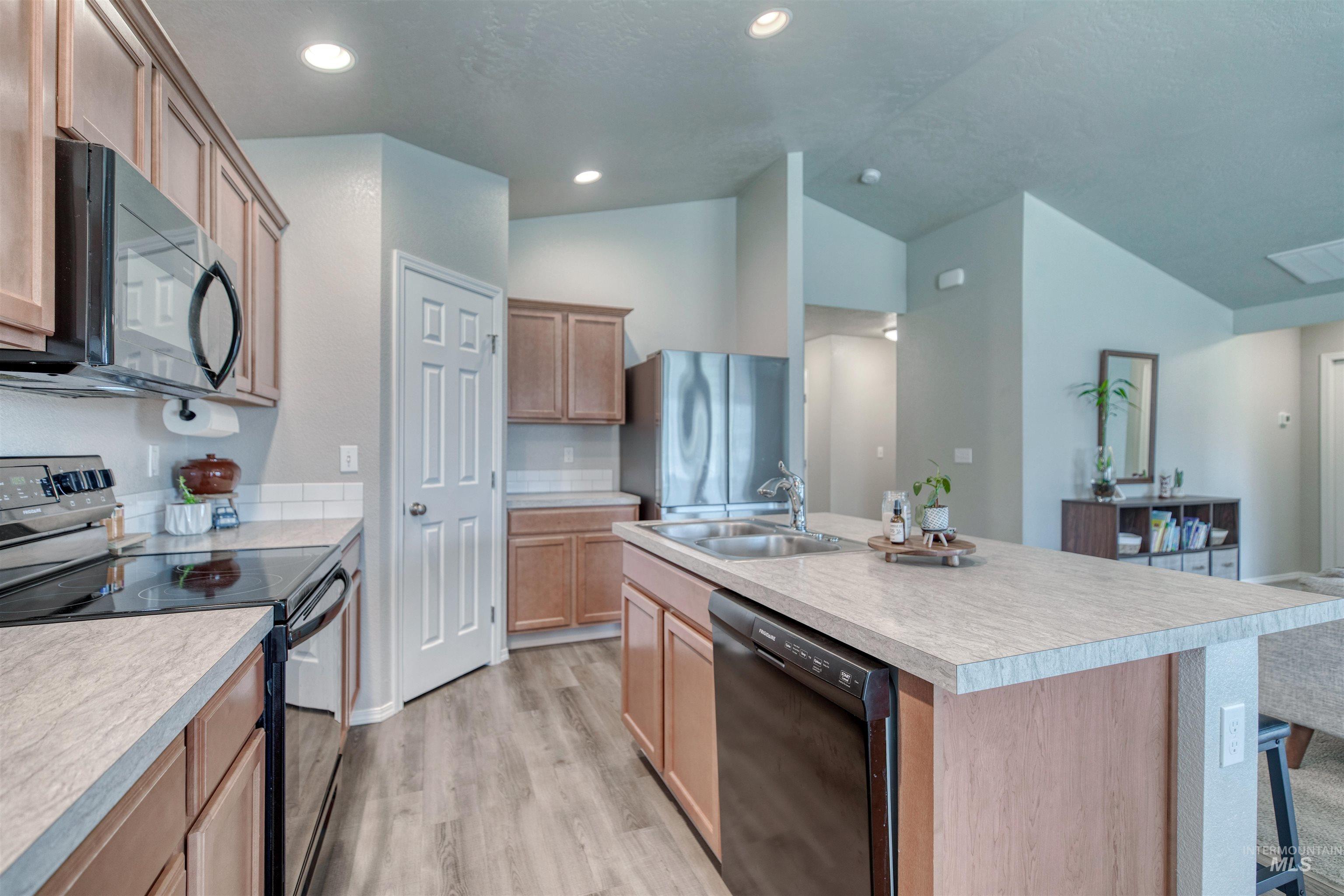 4609 E Middle Fork Way Property Photo 8