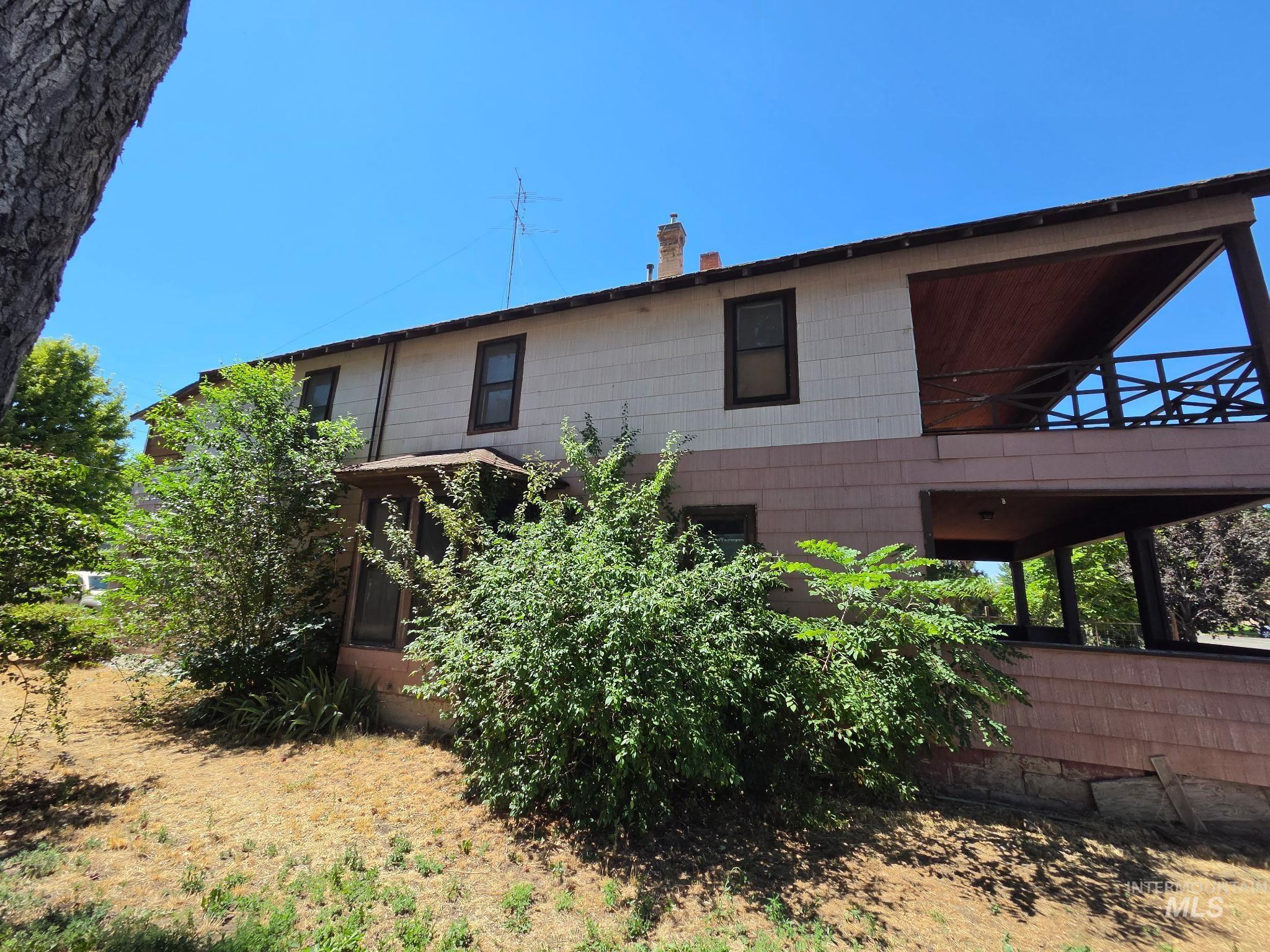 225 S 4th E Property Photo 5
