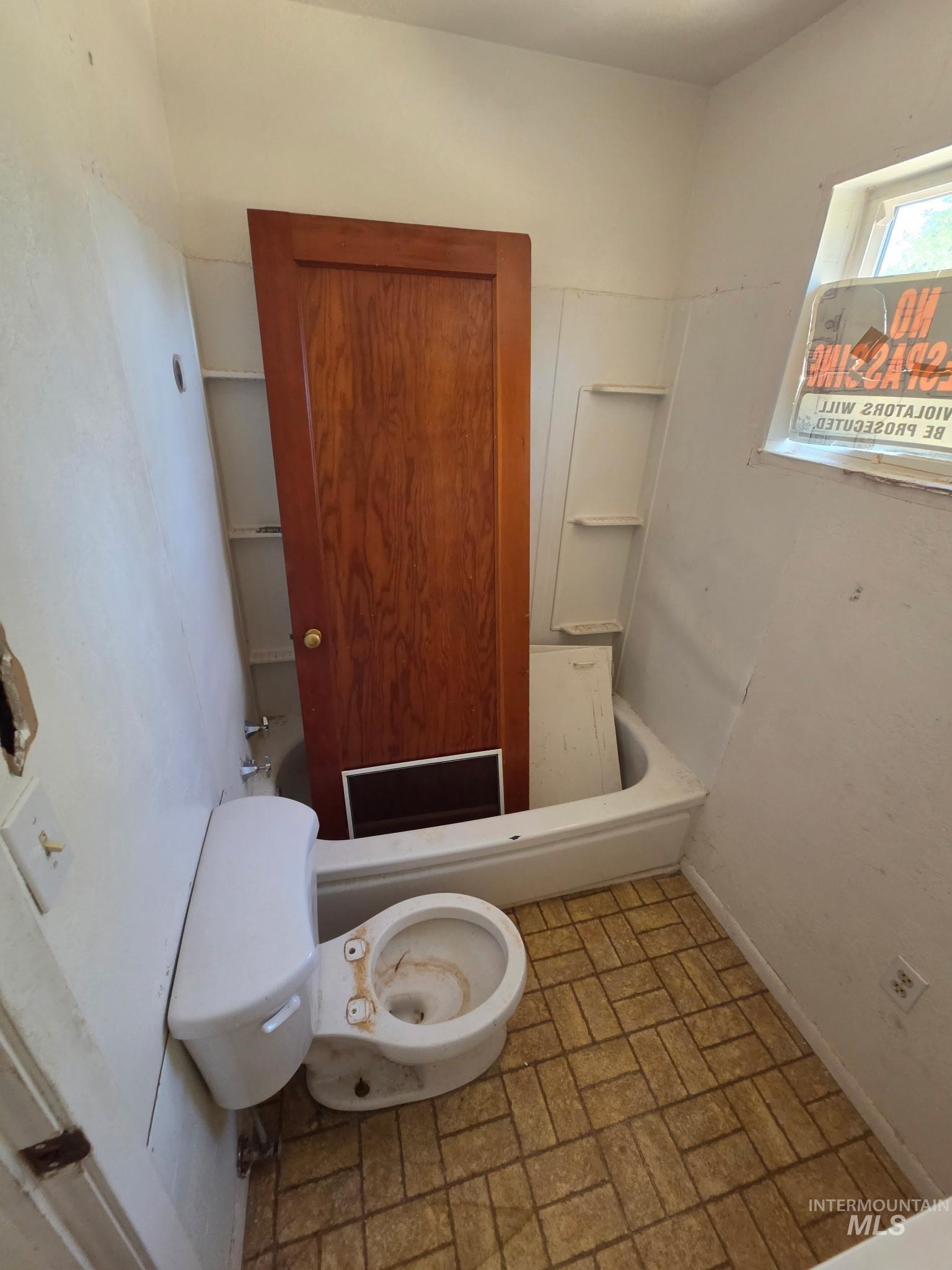 225 S 4th E Property Photo 12