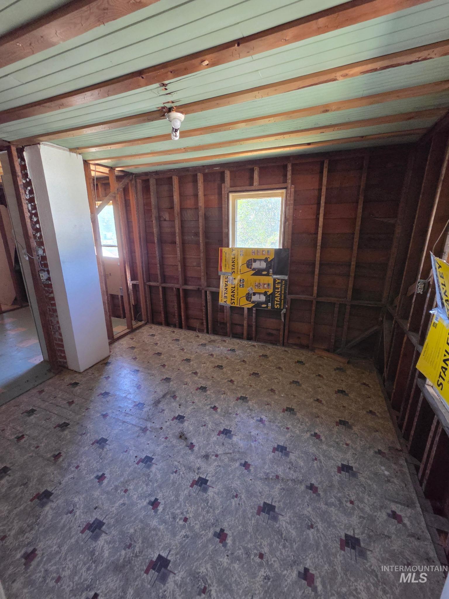225 S 4th E Property Photo 18