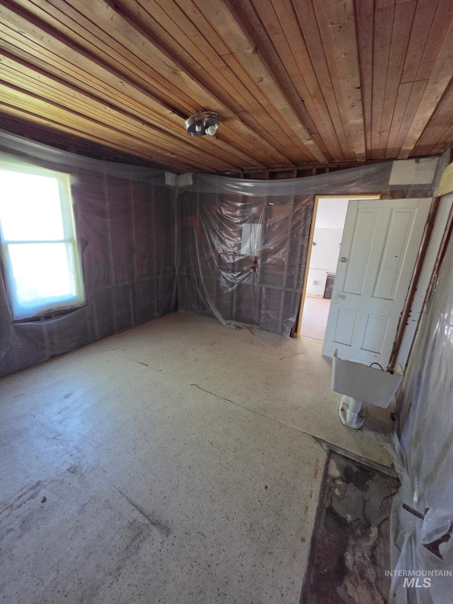 225 S 4th E Property Photo 27