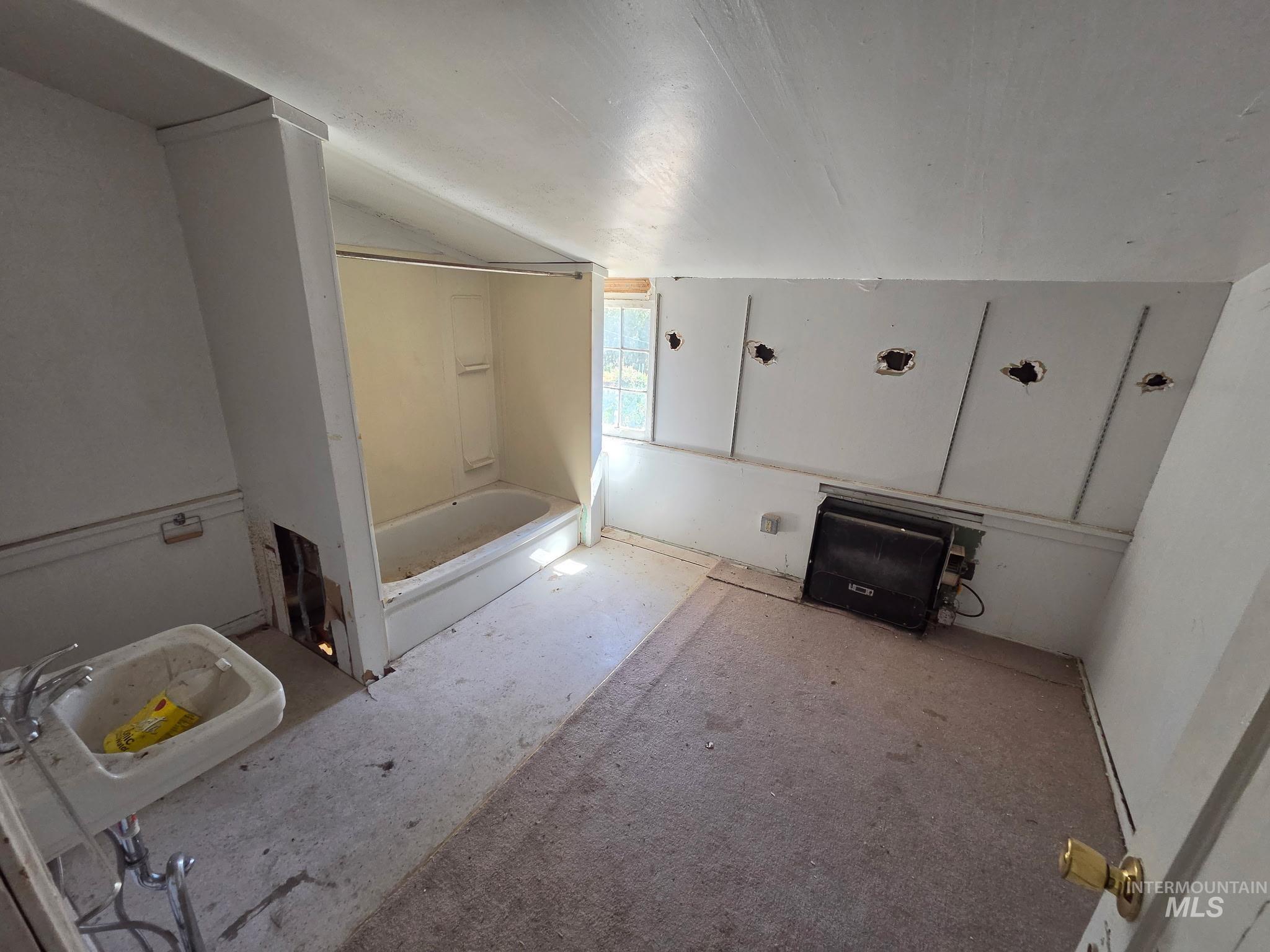 225 S 4th E Property Photo 28