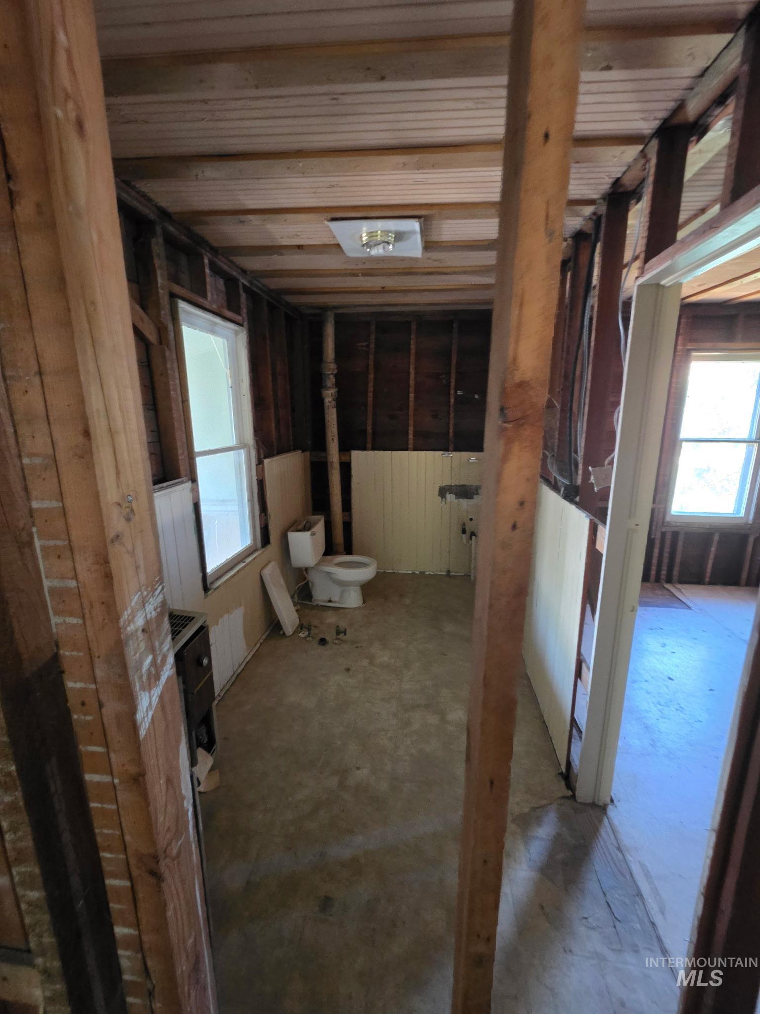 225 S 4th E Property Photo 31