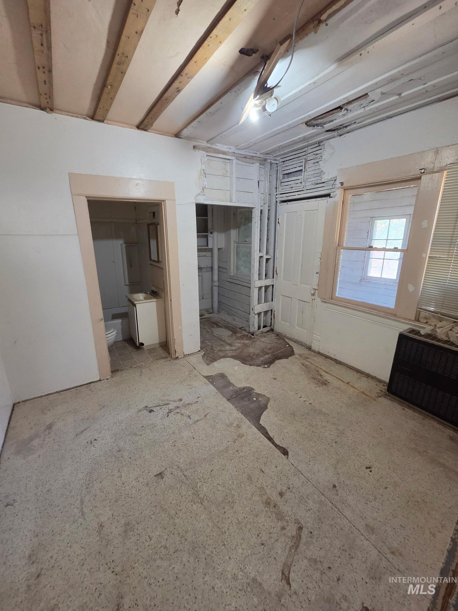 225 S 4th E Property Photo 36
