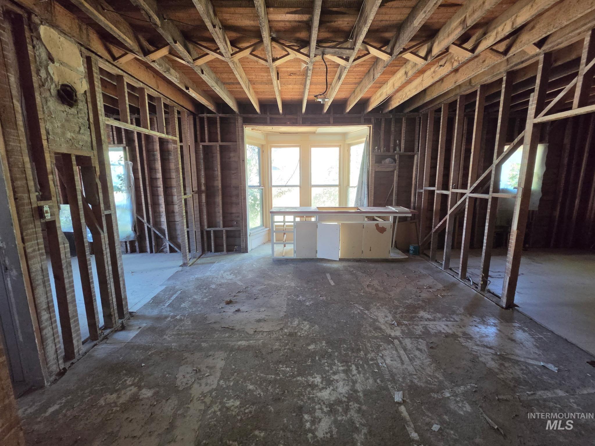 225 S 4th E Property Photo 48