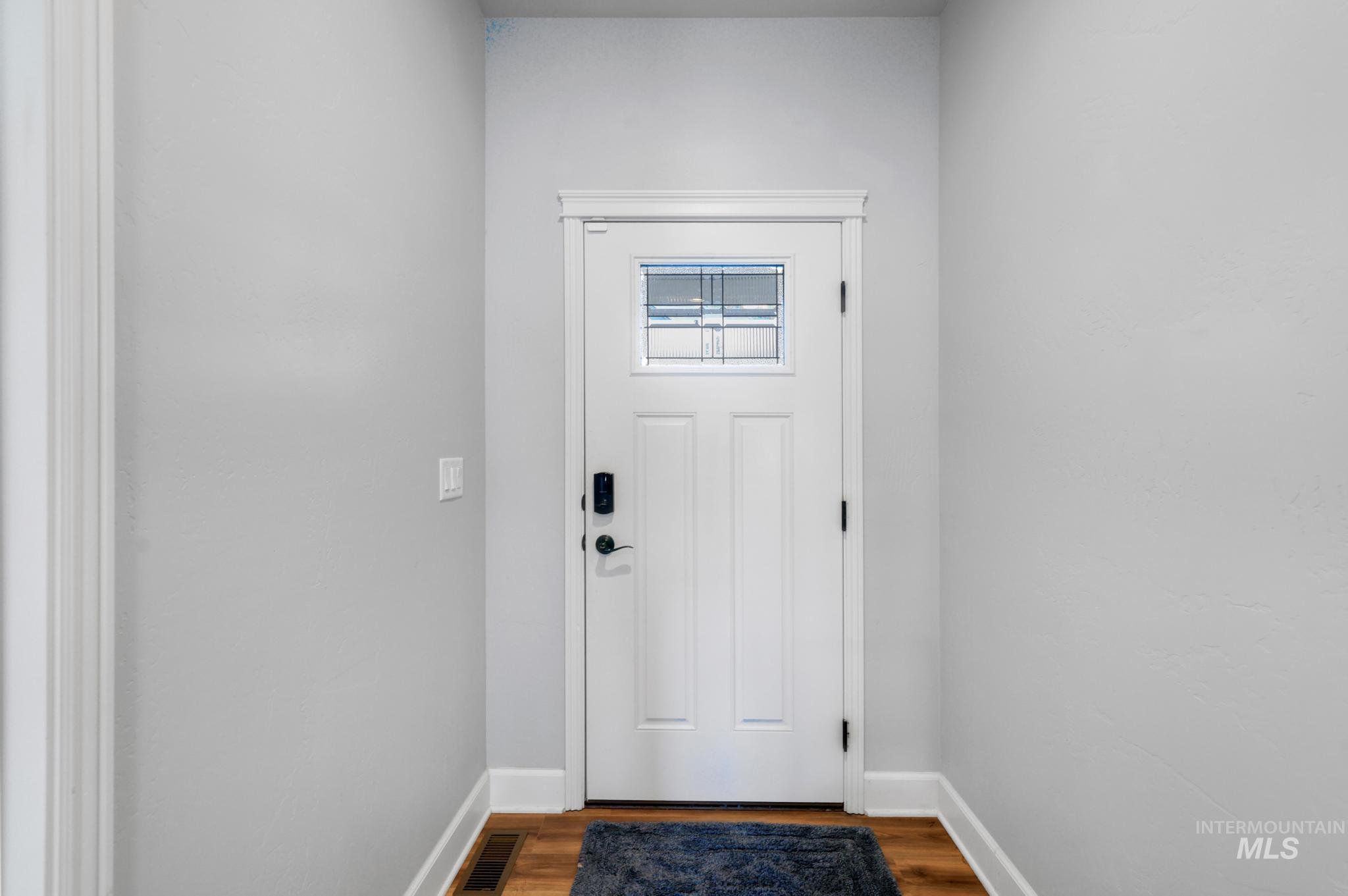 1210 Cole St Property Photo 3