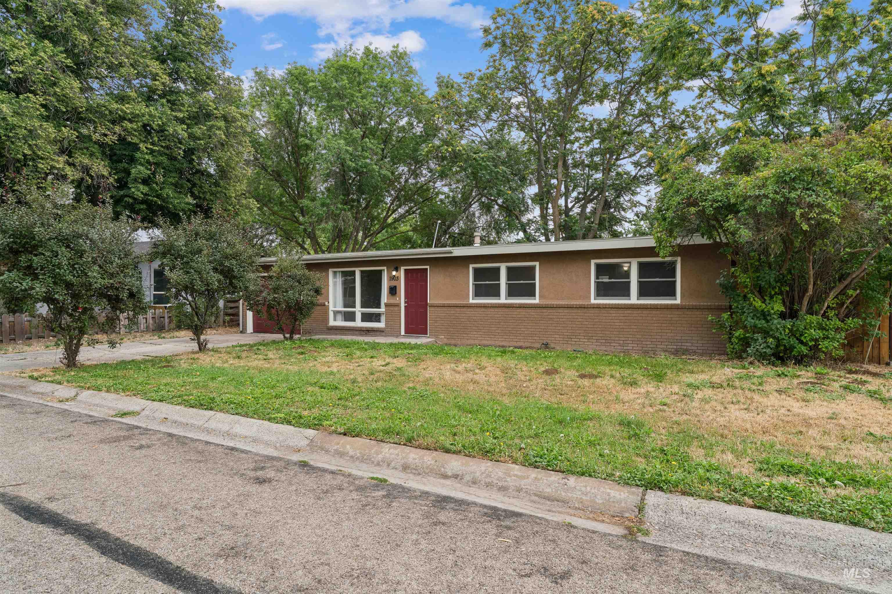1903 W Lemhi Property Photo 2
