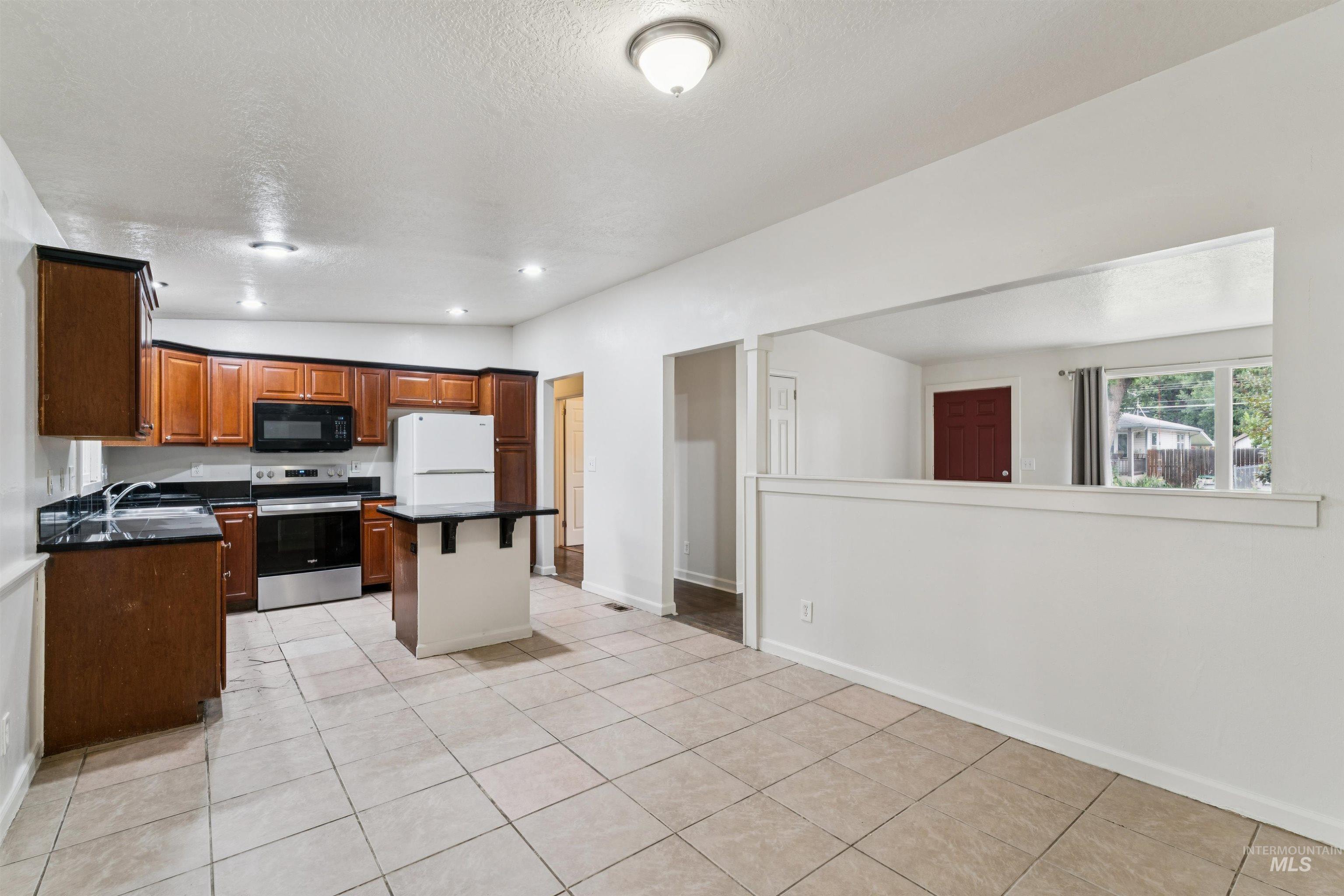 1903 W Lemhi Property Photo 4