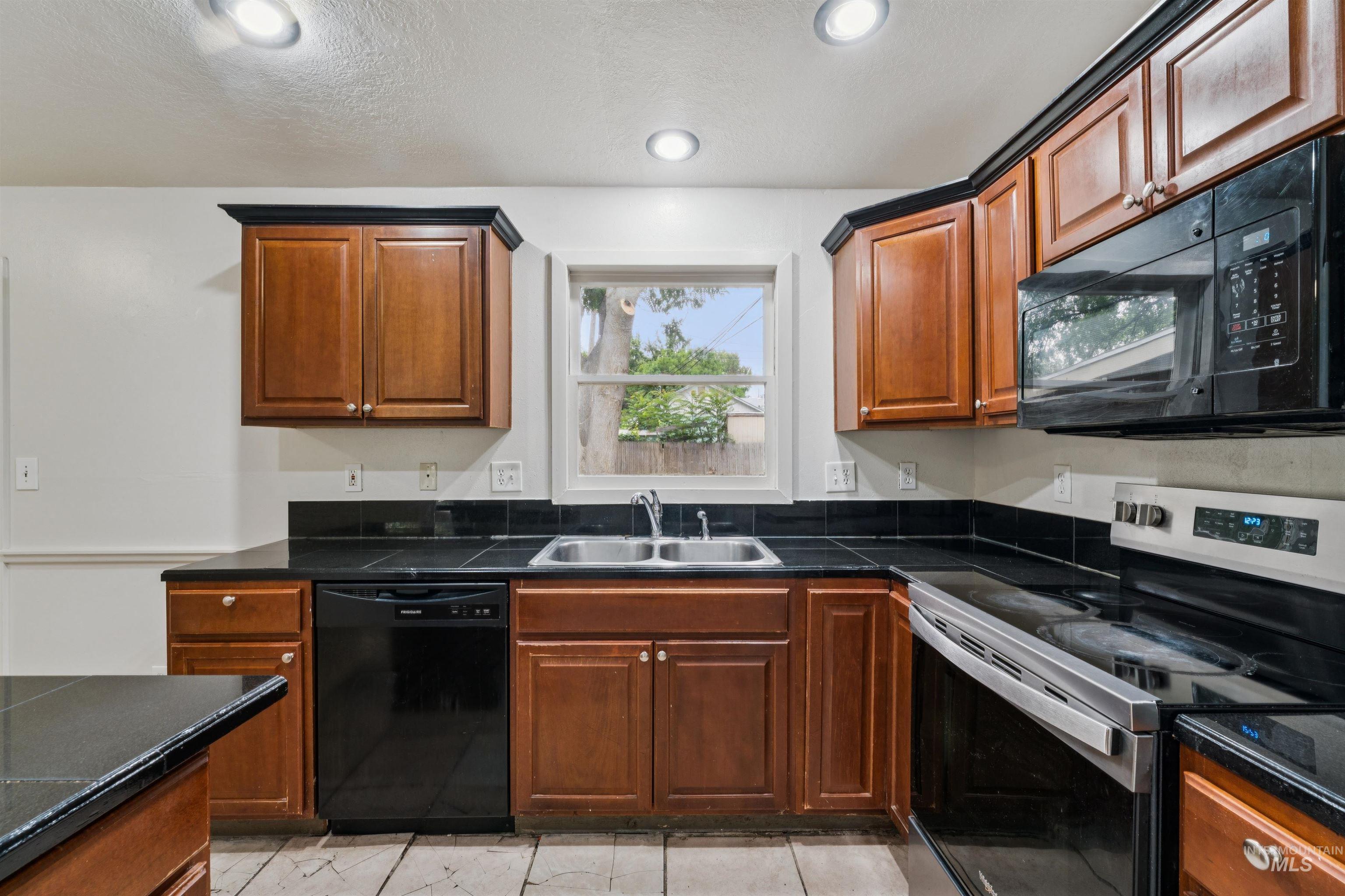 1903 W Lemhi Property Photo 6